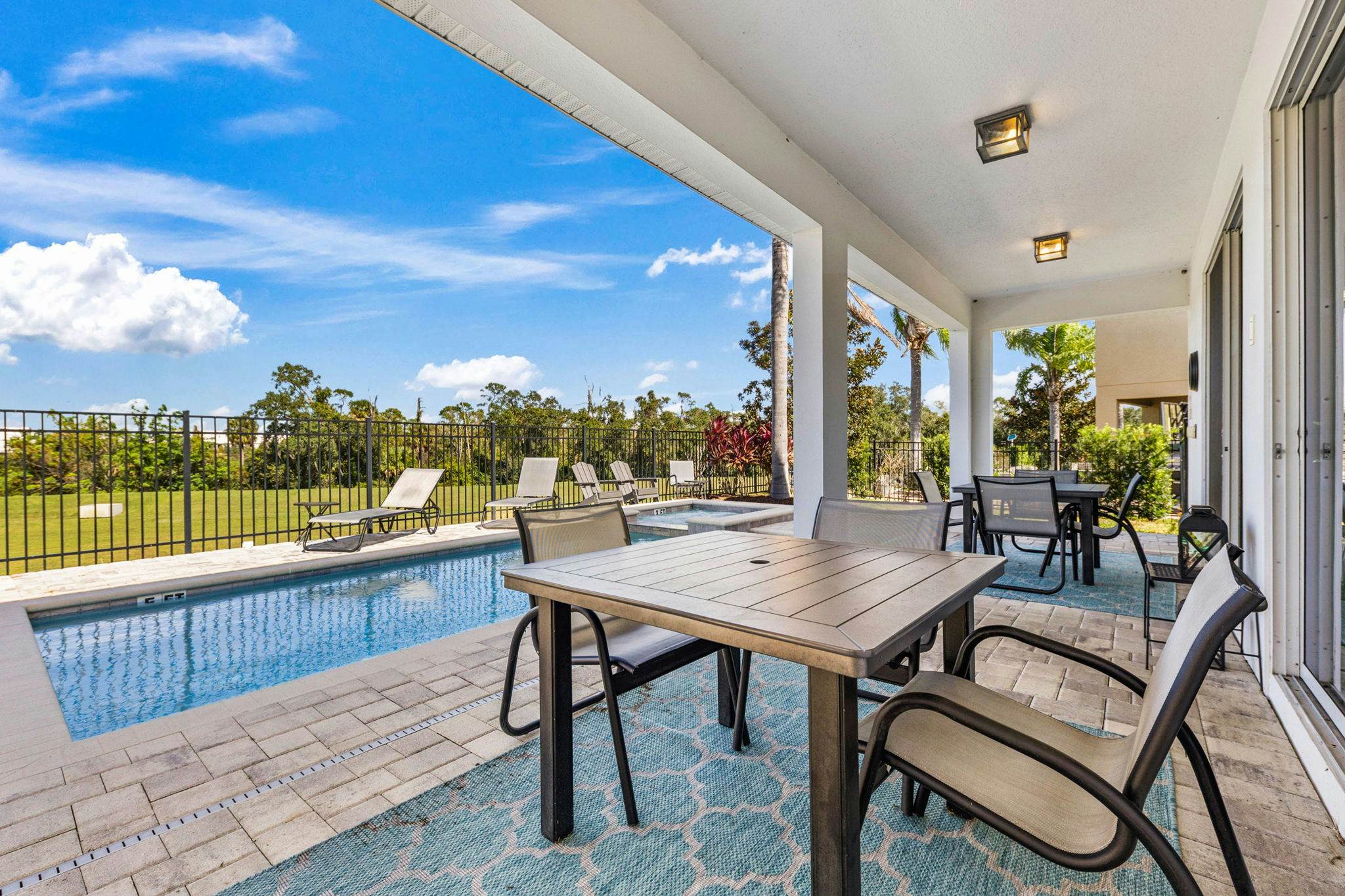 EC044 - The Modern Oasis - MND