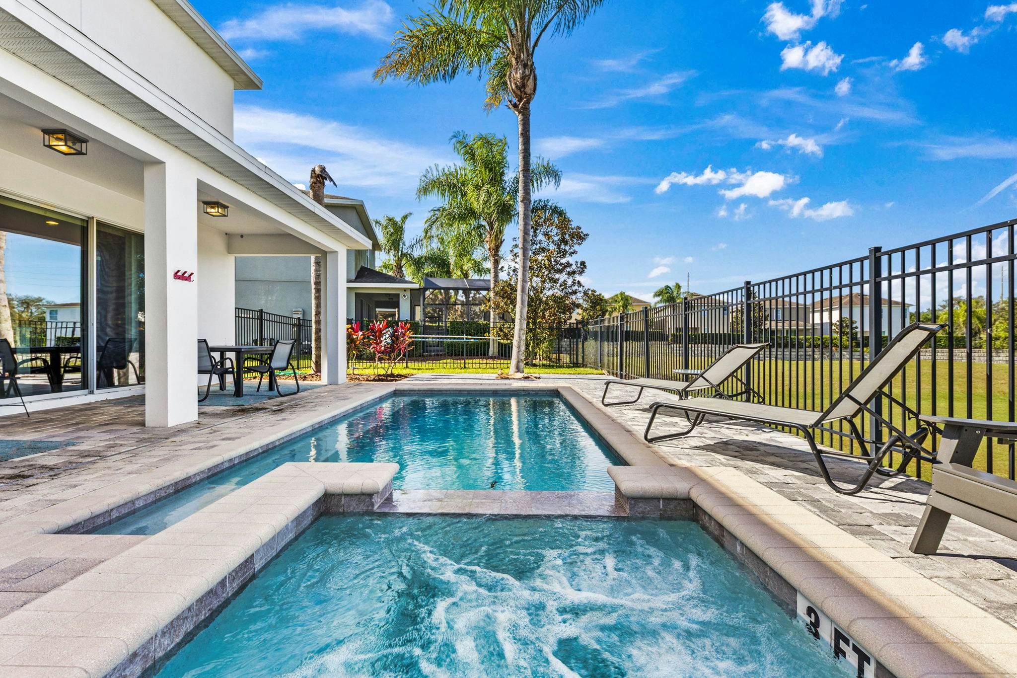 EC044 - The Modern Oasis - MND