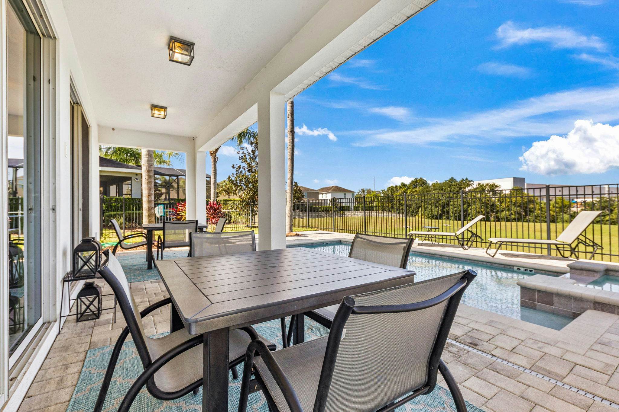 EC044 - The Modern Oasis - MND