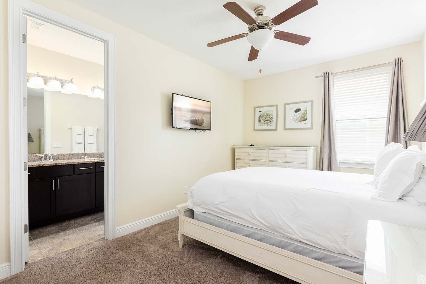 EC067 - The Sleekly Polished Villa - HAW