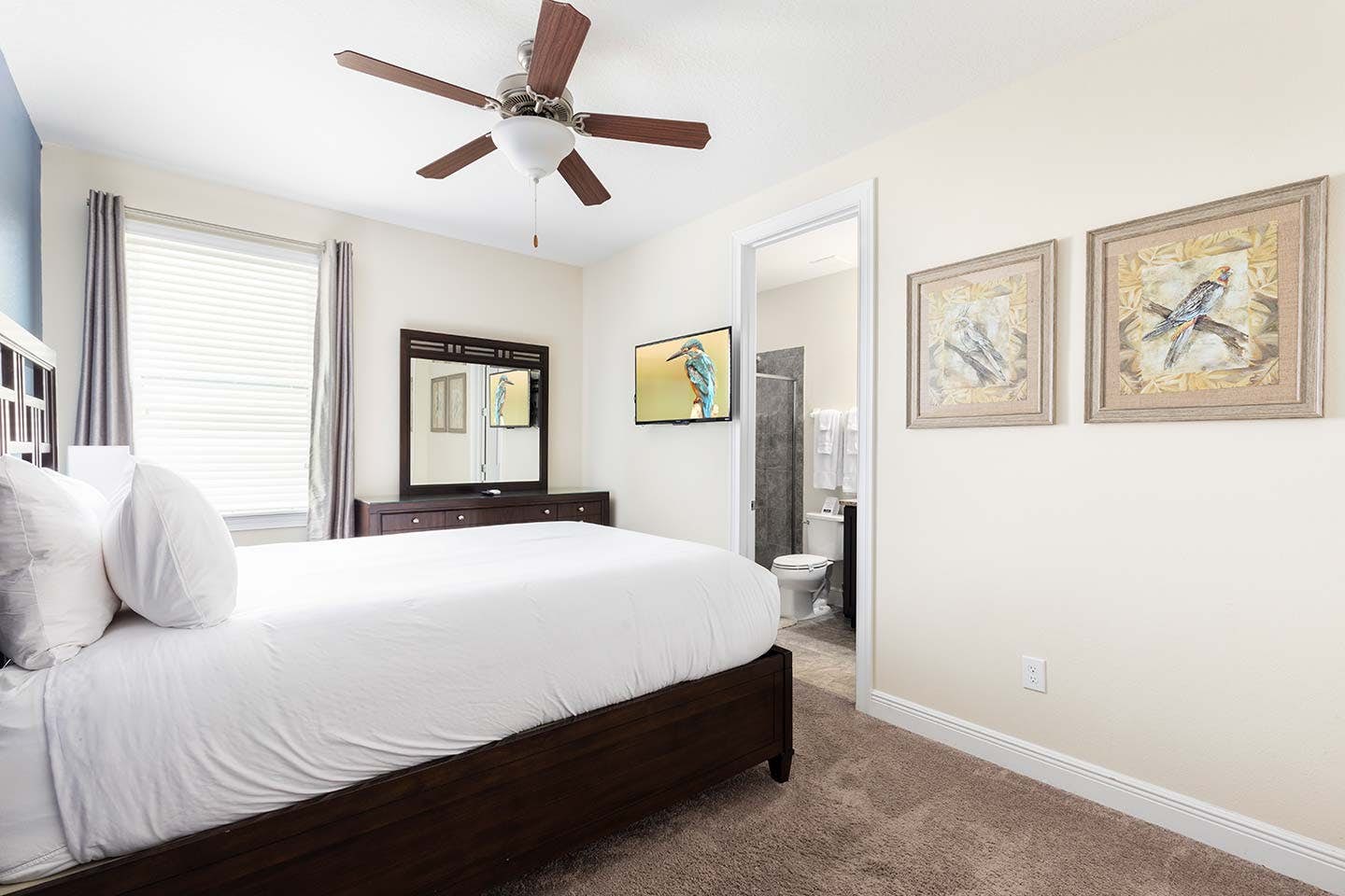 EC067 - The Sleekly Polished Villa - HAW