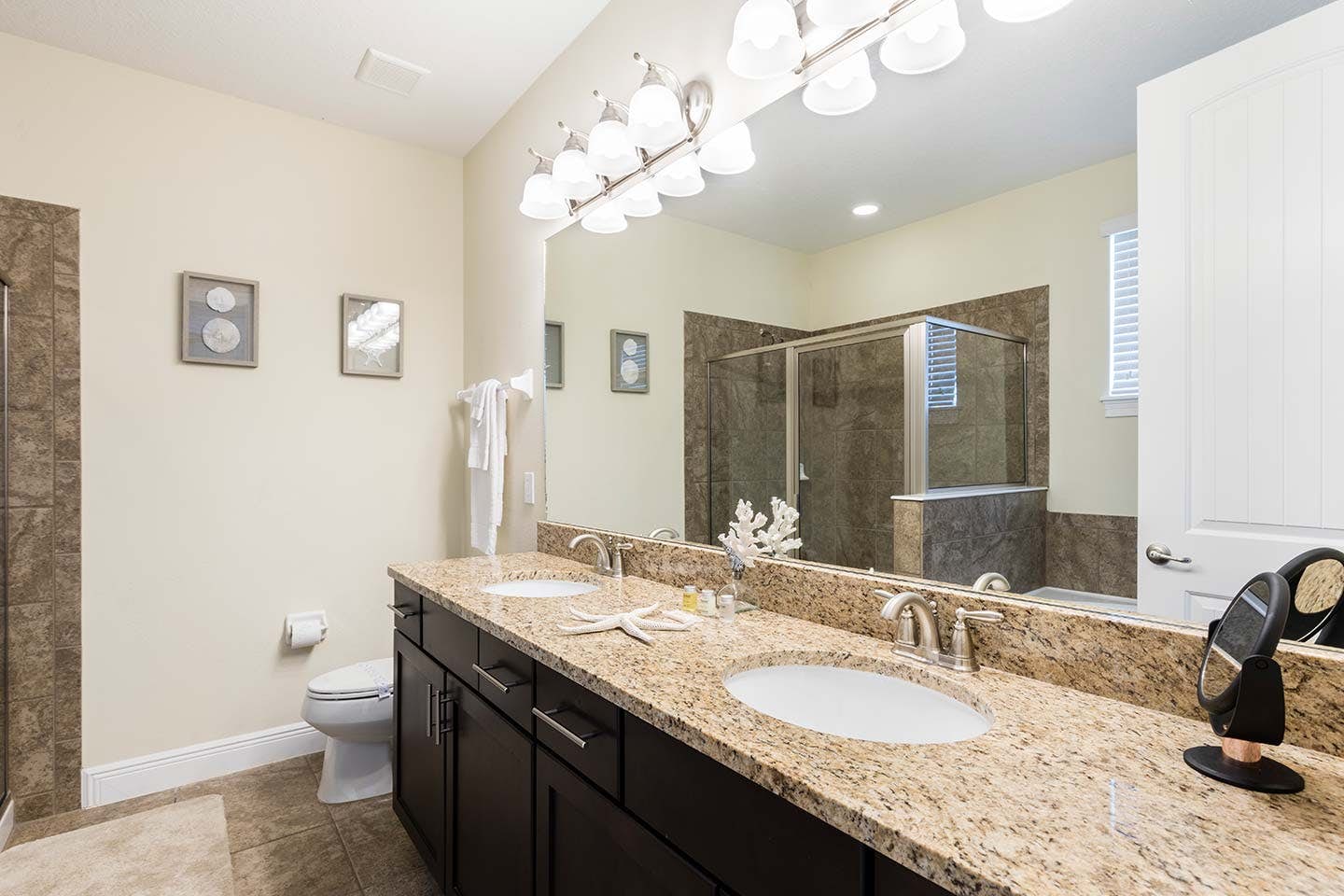 EC067 - The Sleekly Polished Villa - HAW