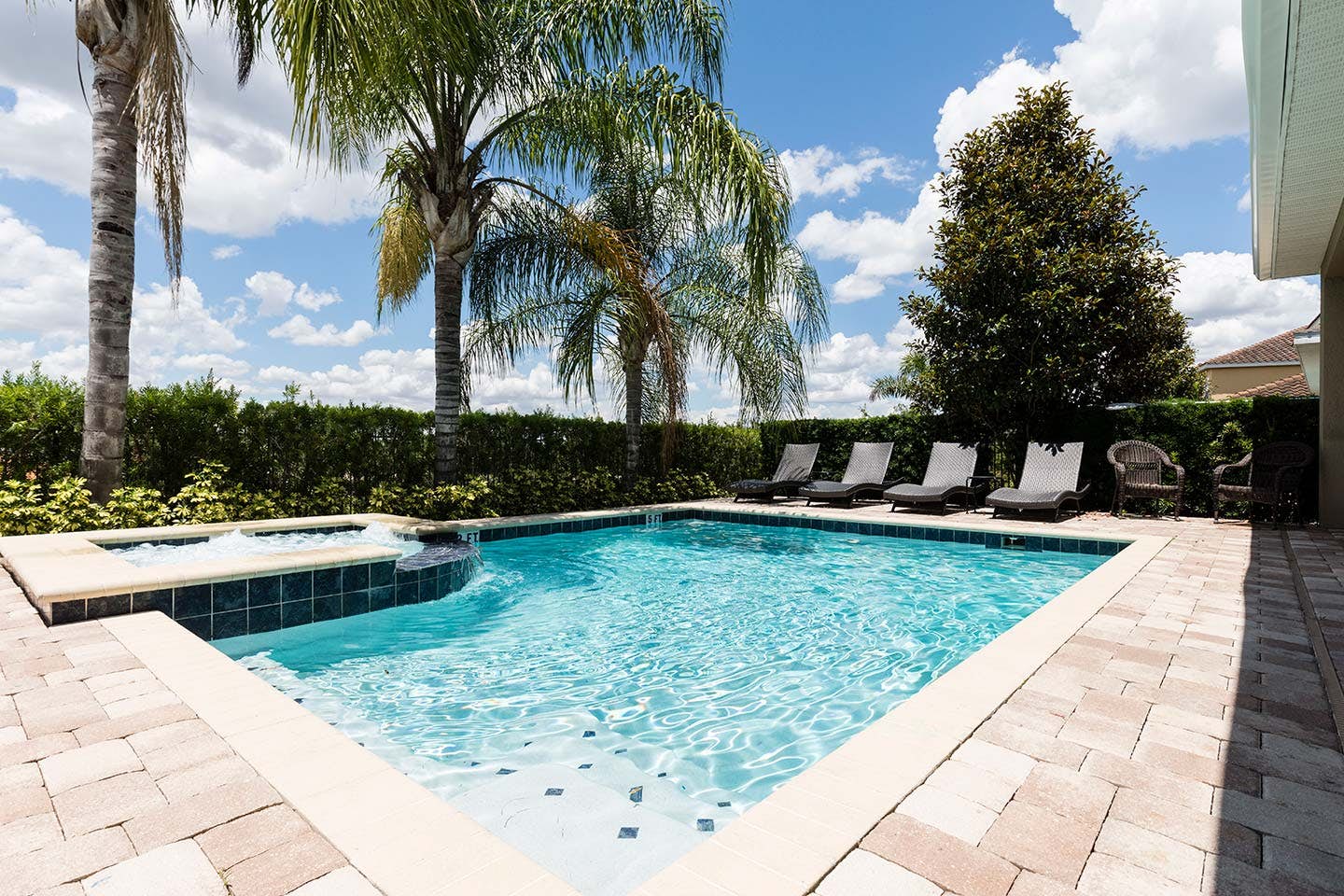 EC067 - The Sleekly Polished Villa - HAW