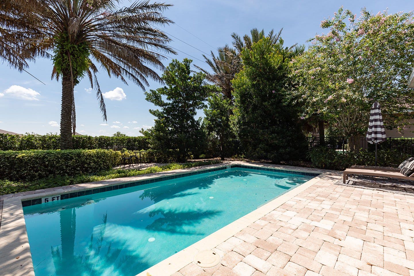 EC084 - The Modern Galactic Villa - MND