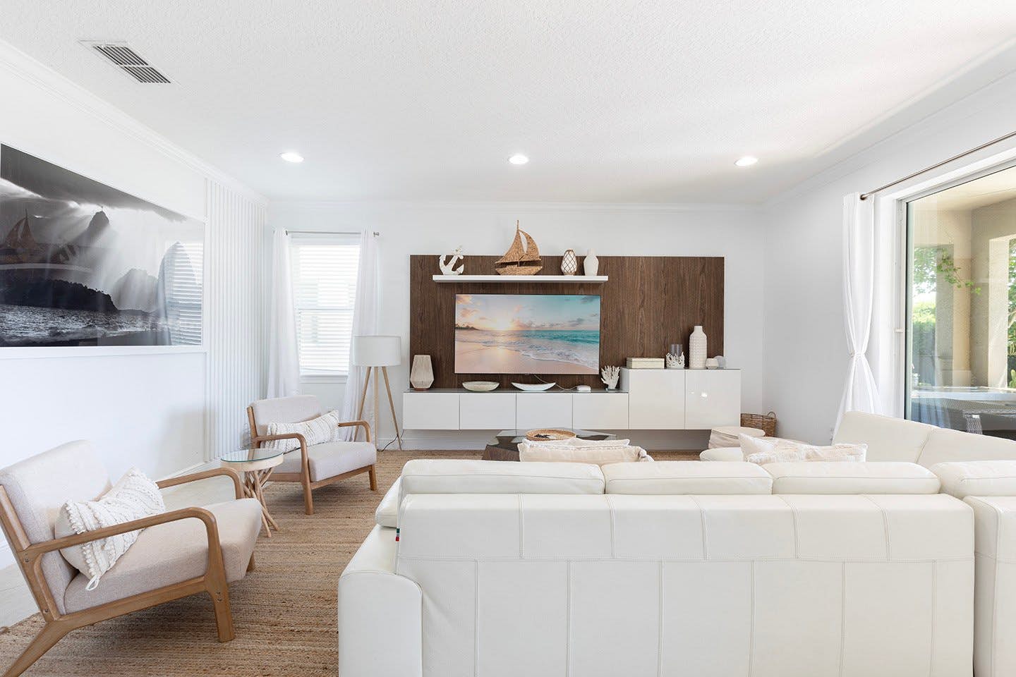 EC084 - The Modern Galactic Villa - MND