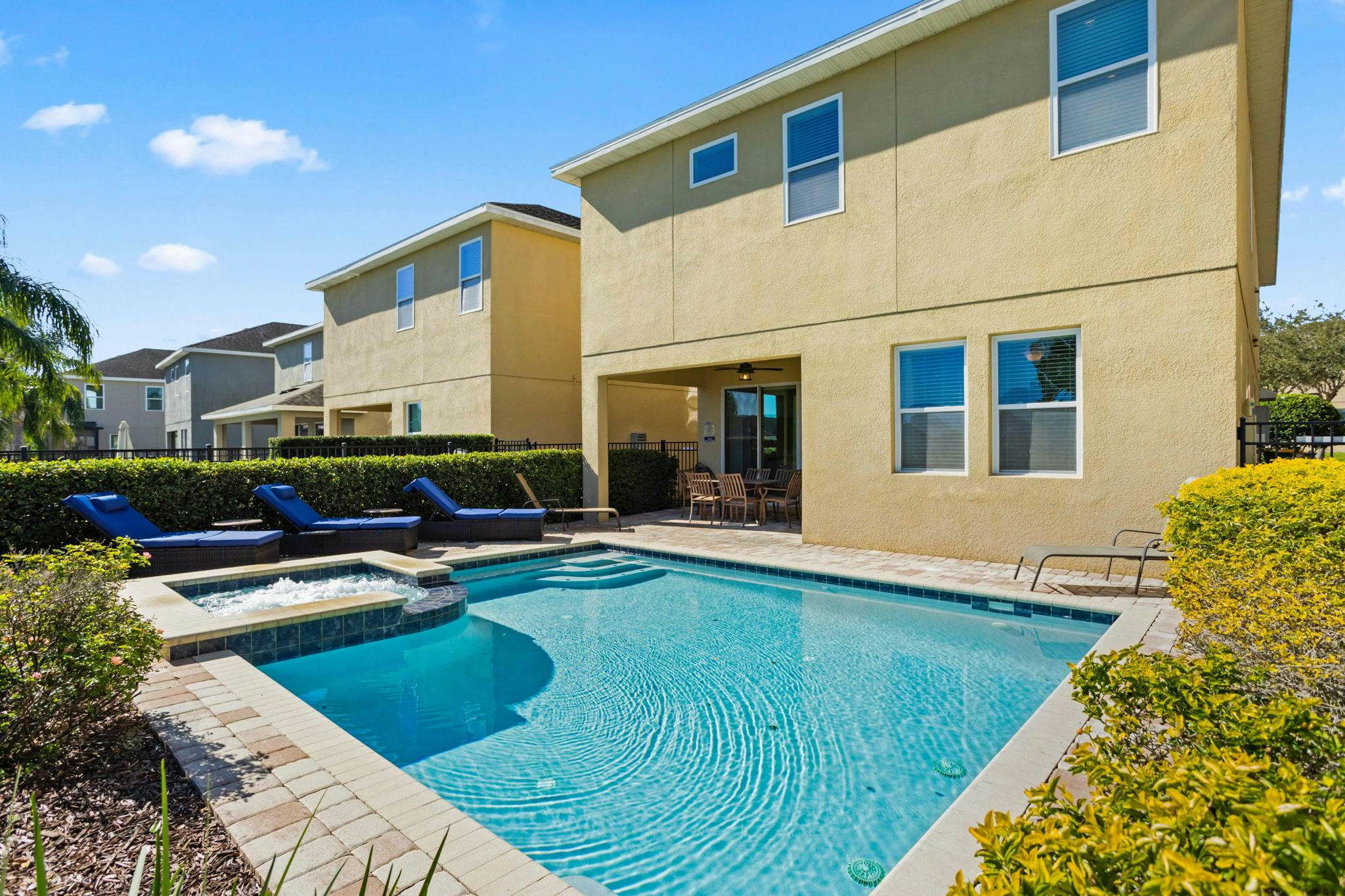 EC108 - The Modern Radiance Retreat - STF