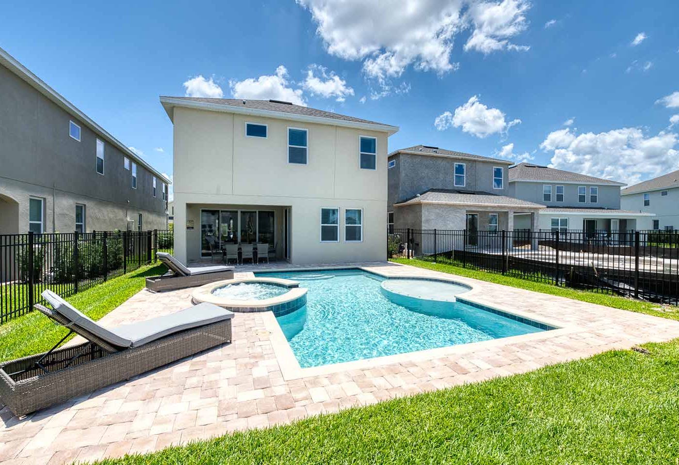 EC295 - The Modern Hideaway - STF2