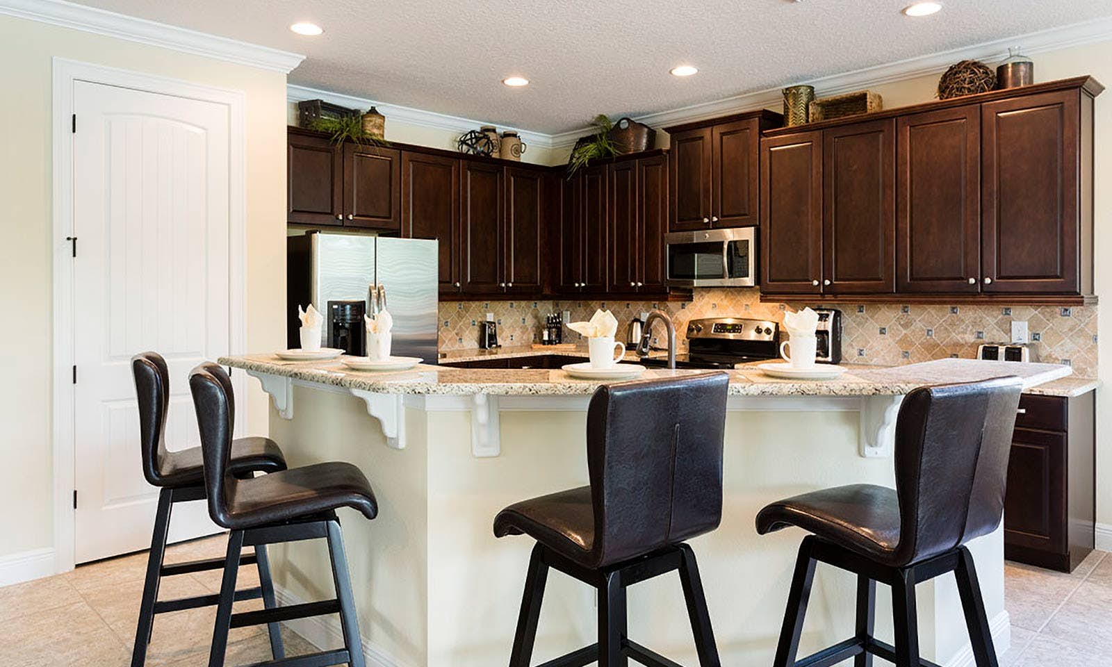 W214 - The Sleek Hideaway