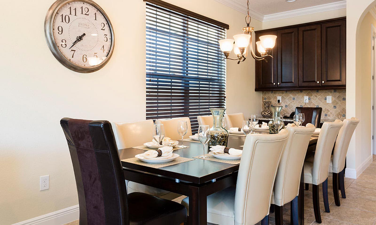 W214 - The Sleek Hideaway