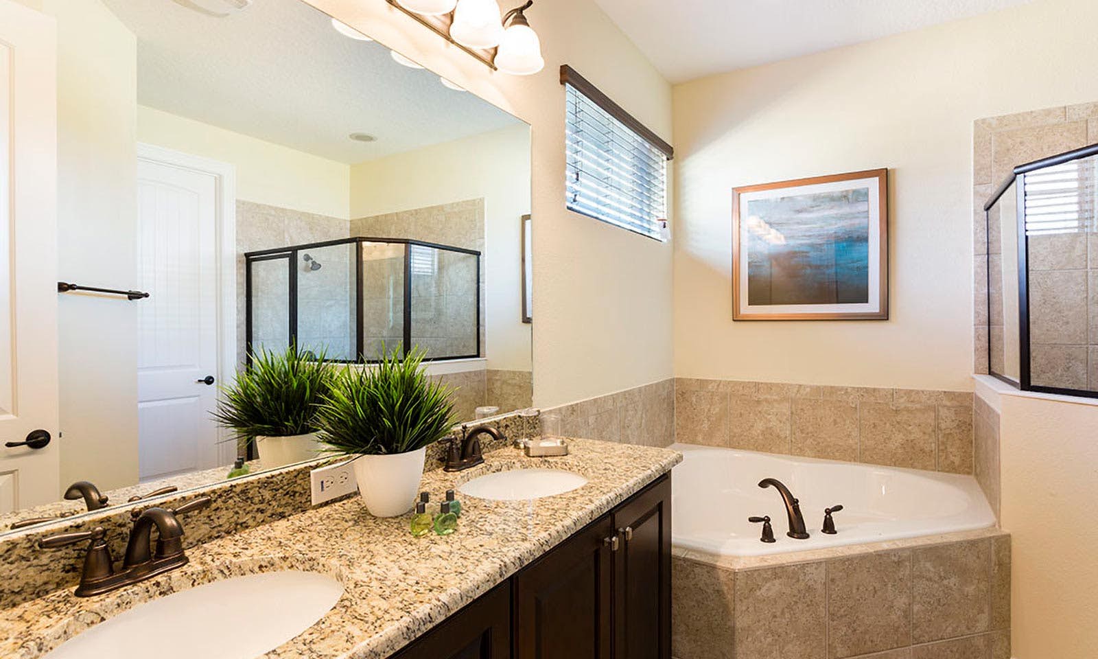 W214 - The Sleek Hideaway