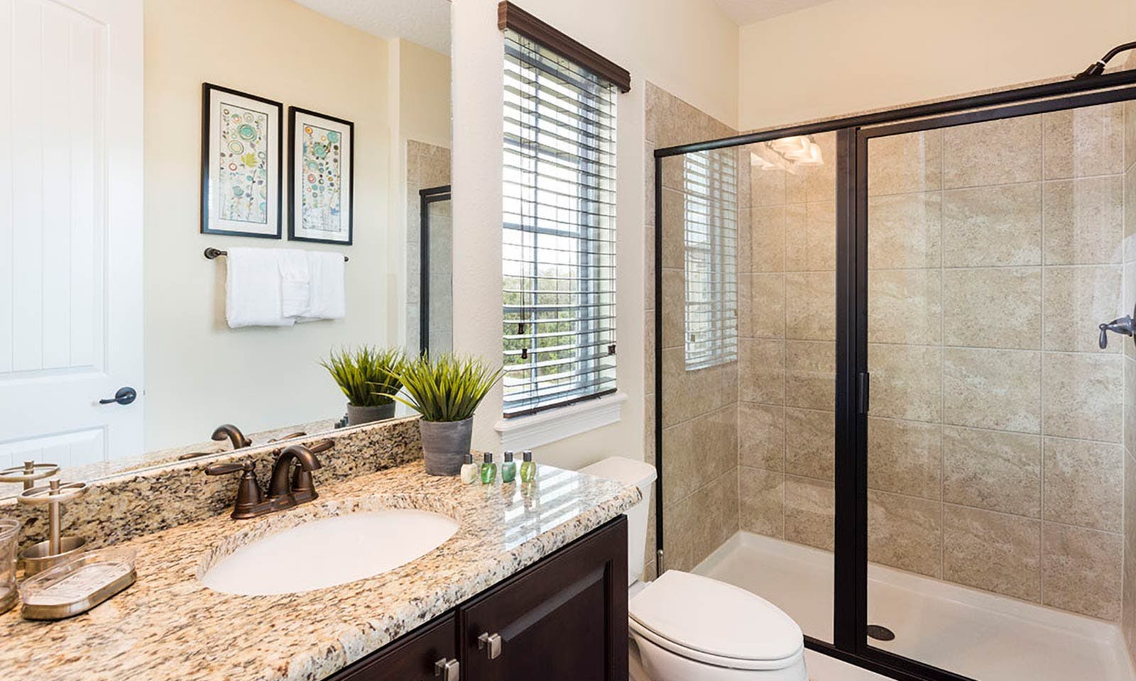 W214 - The Sleek Hideaway