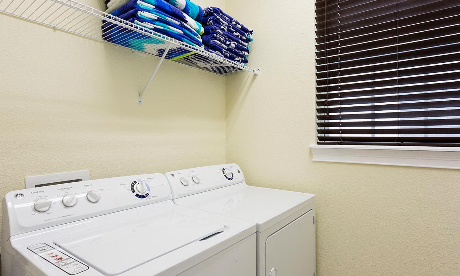 W214 - The Sleek Hideaway