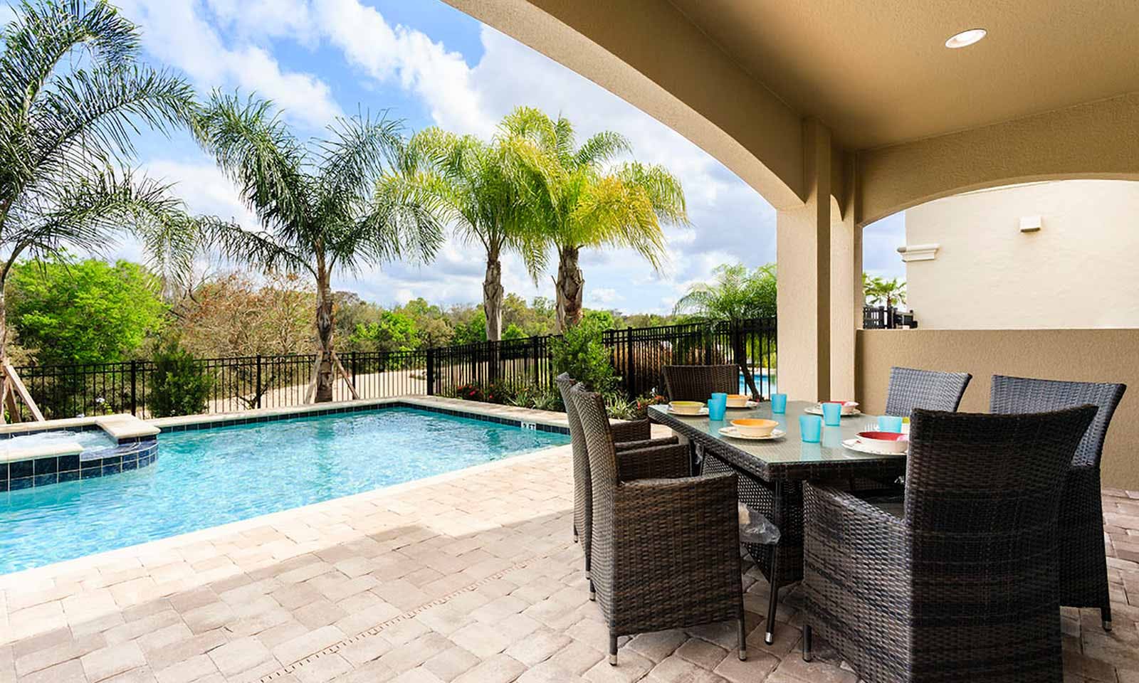 W214 - The Sleek Hideaway