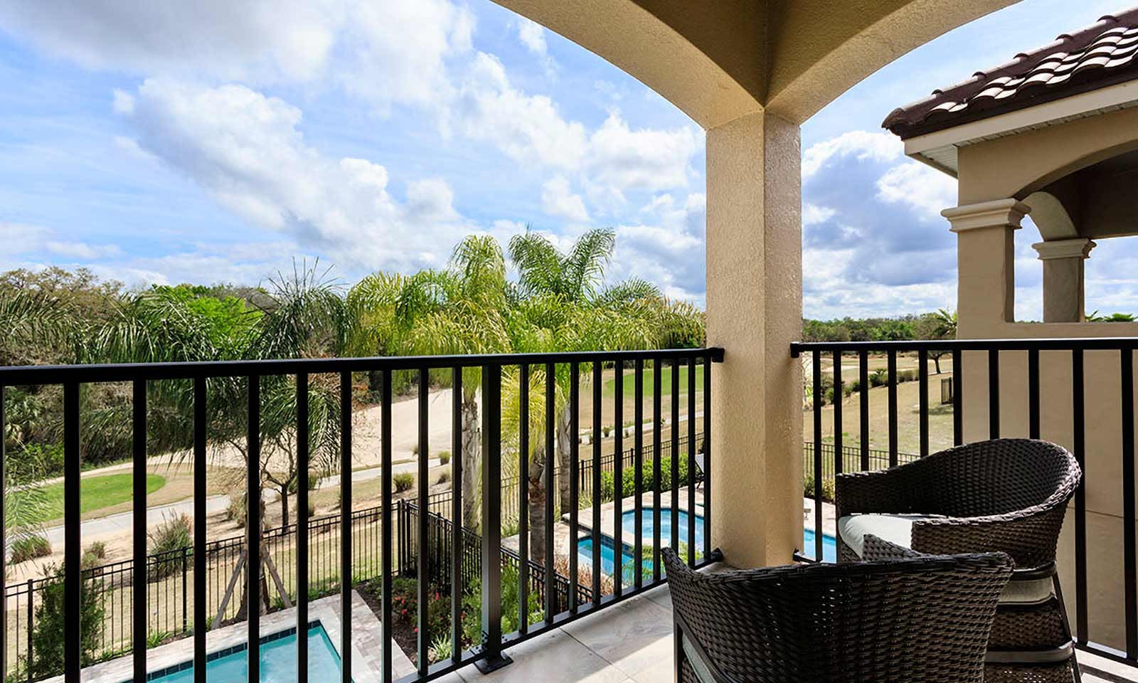 W214 - The Sleek Hideaway