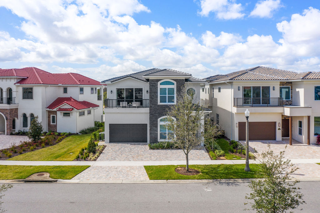 Modern Mansion with Themed Bedrooms at the Bear's Den