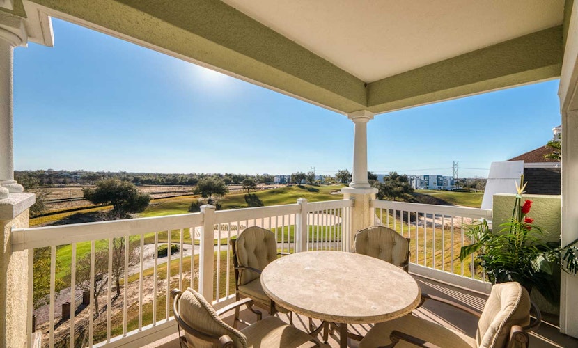 Welcoming Condo with Golf Course Views at Reunion