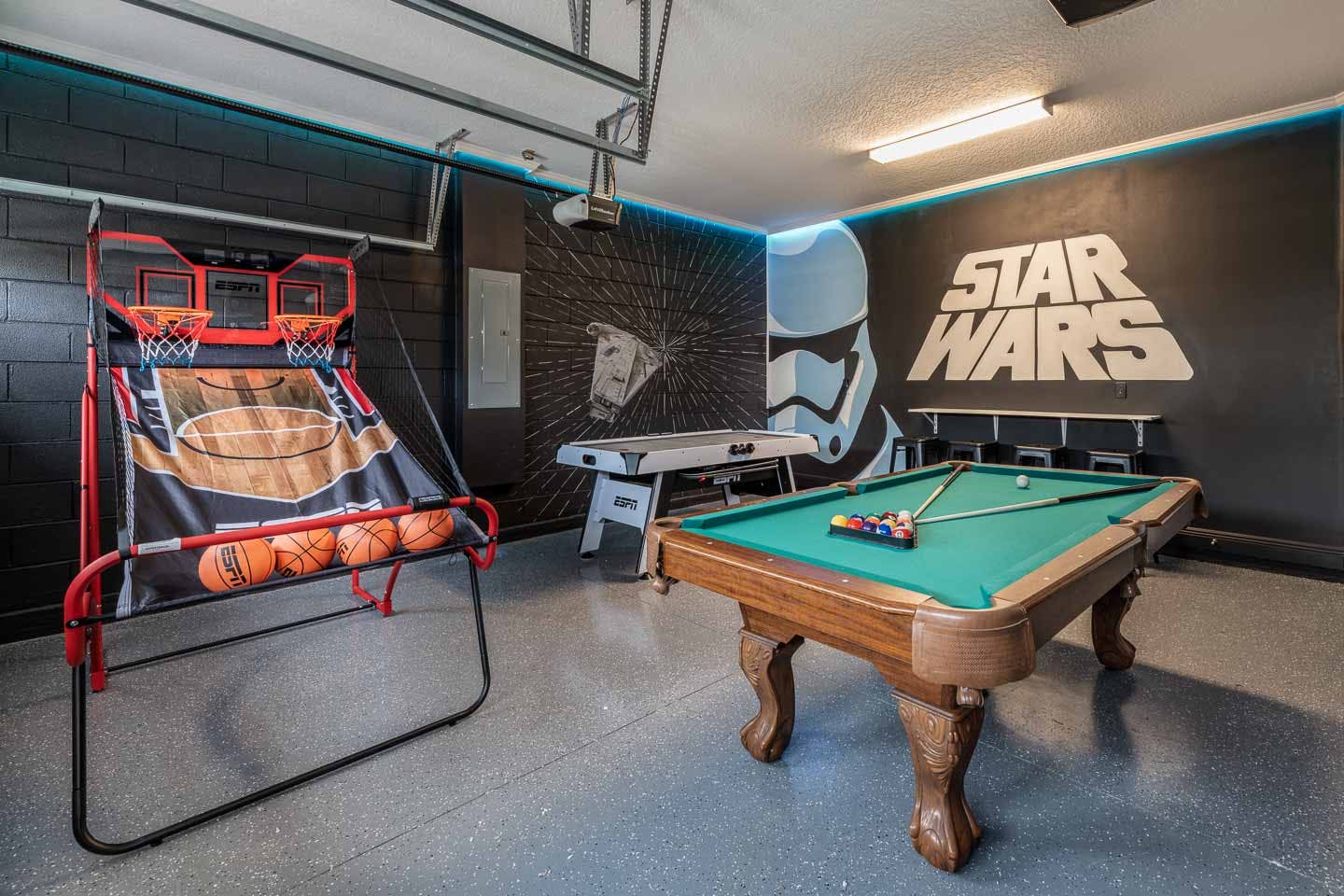 EC398 - The Sophisticated Villa - STMAR