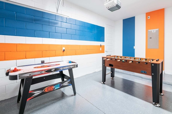 Elegant Townhouse with Pool Views at Reunion