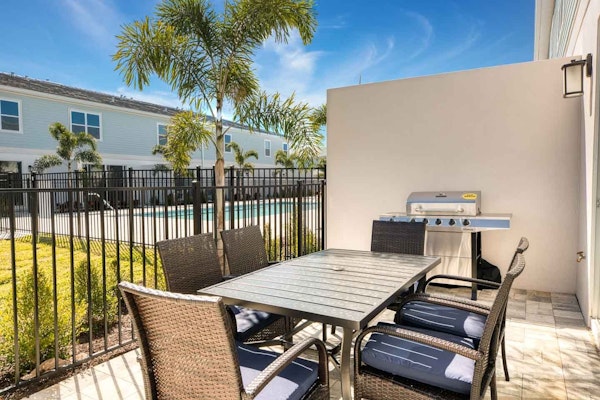 Elegant Townhouse with Pool Views at Reunion