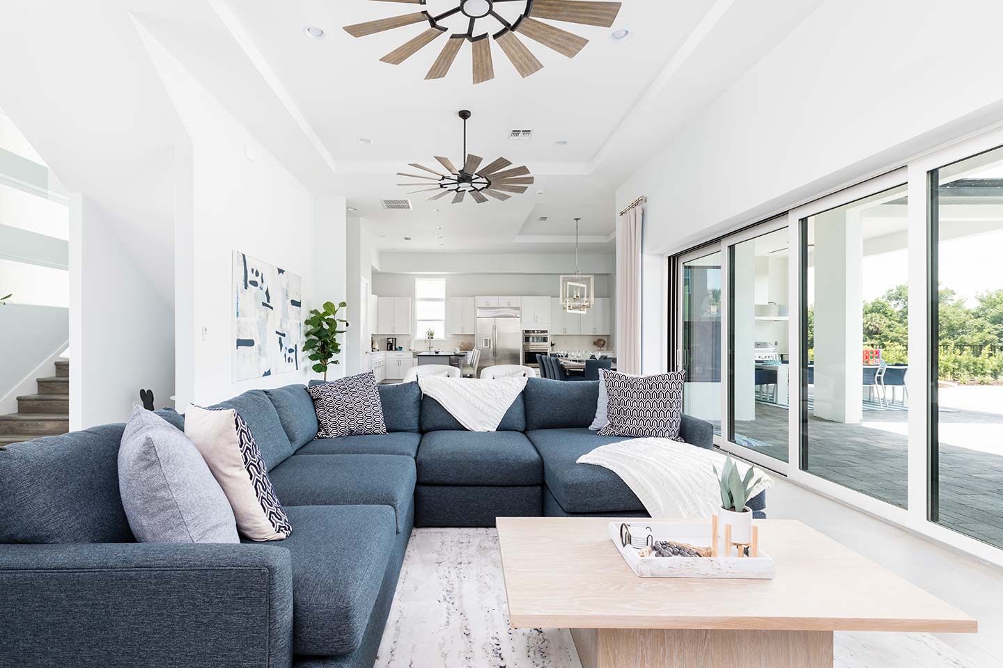 W415E - The Modern Chic Mansion