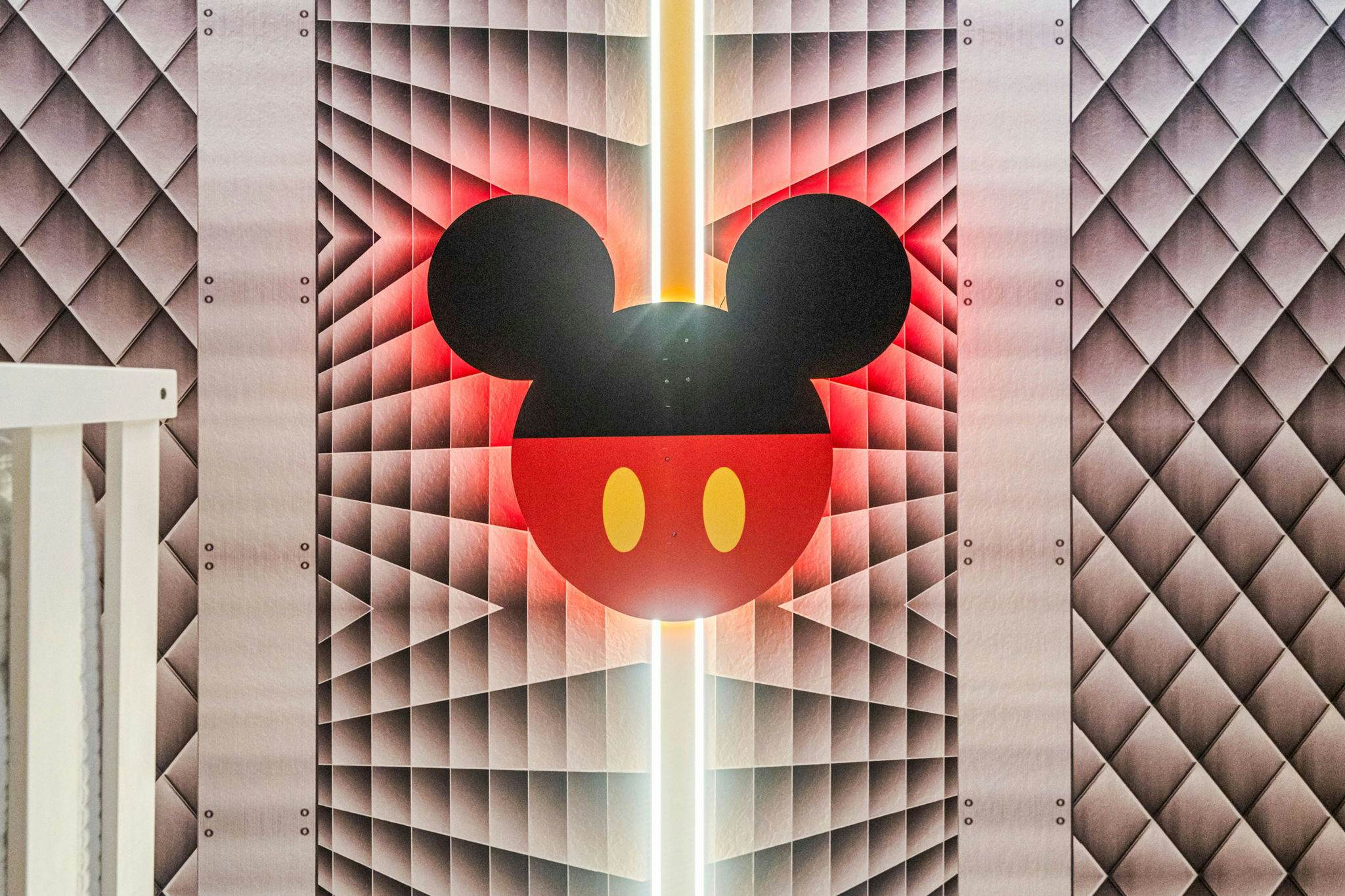 BD016E - The Tropical Bear's Den Oasis