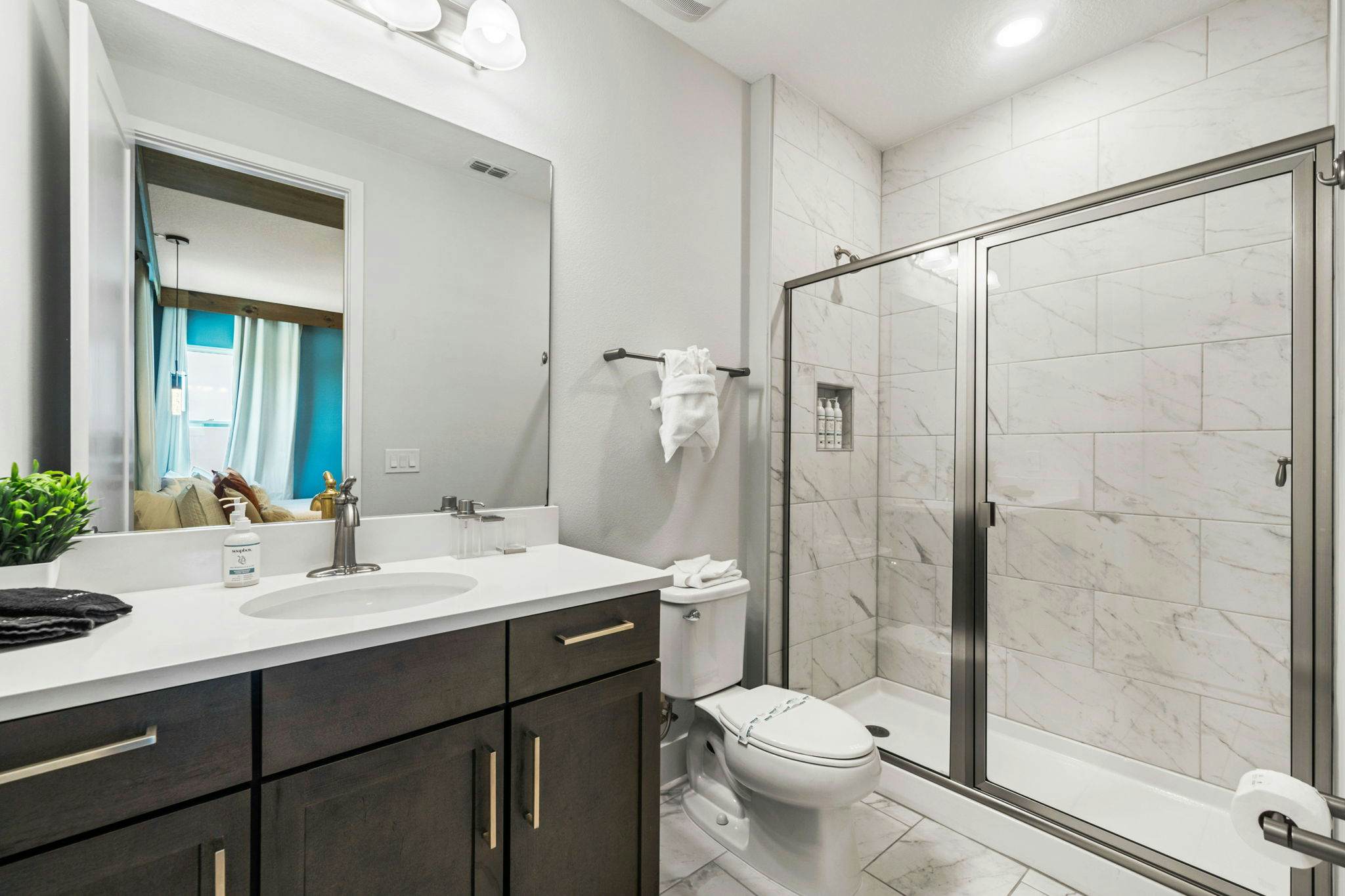 BD016E - The Tropical Bear's Den Oasis