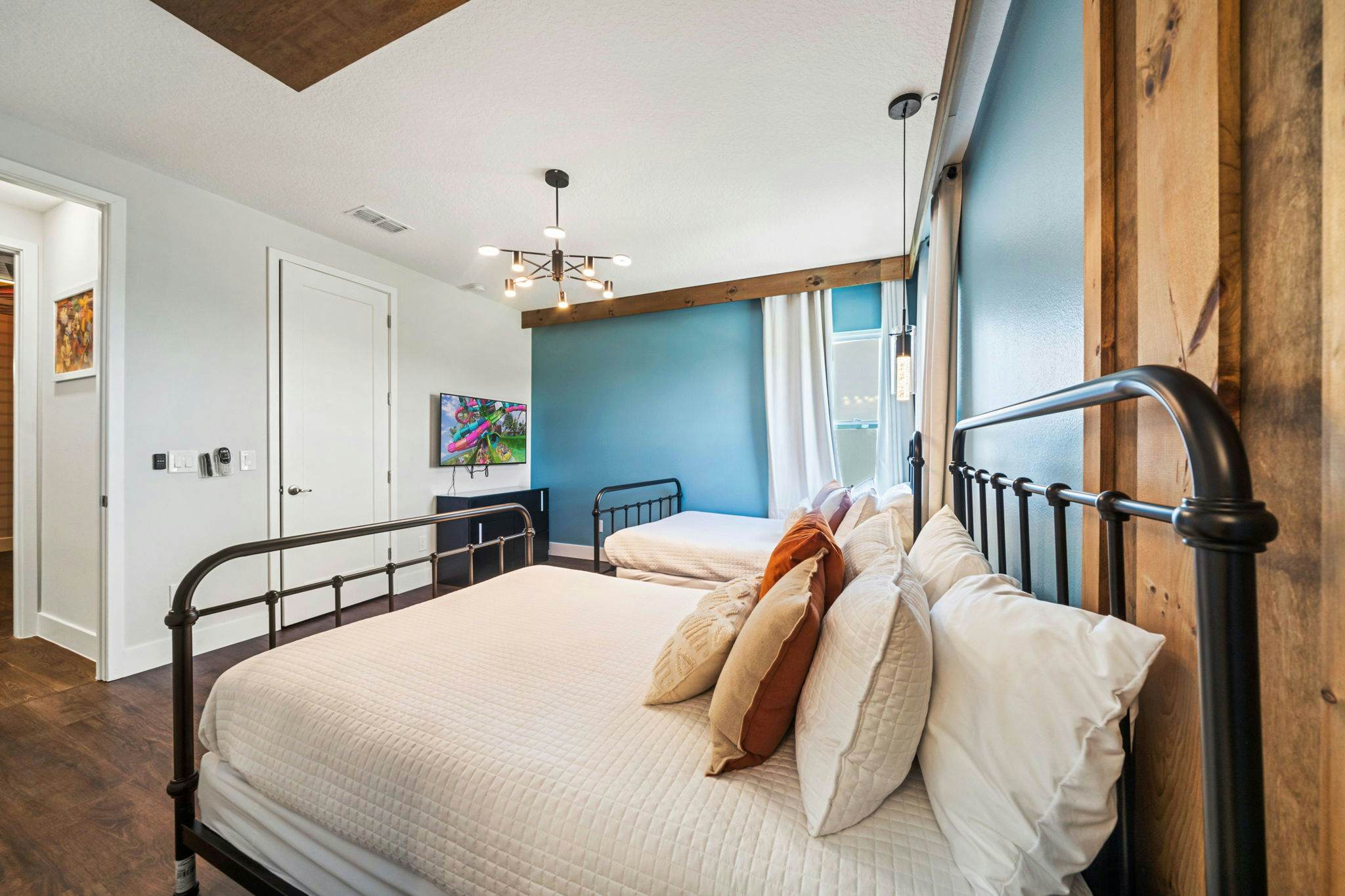 BD016E - The Tropical Bear's Den Oasis