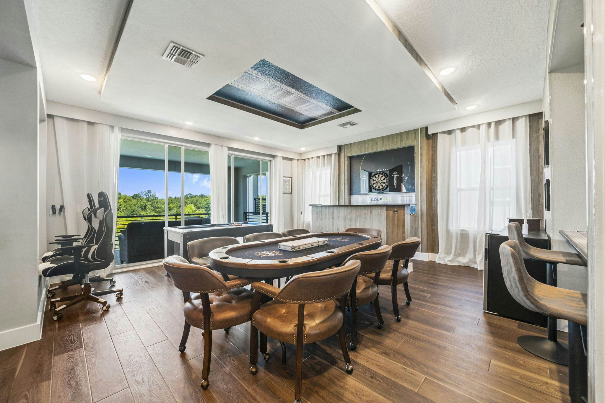 BD016E - The Tropical Bear's Den Oasis