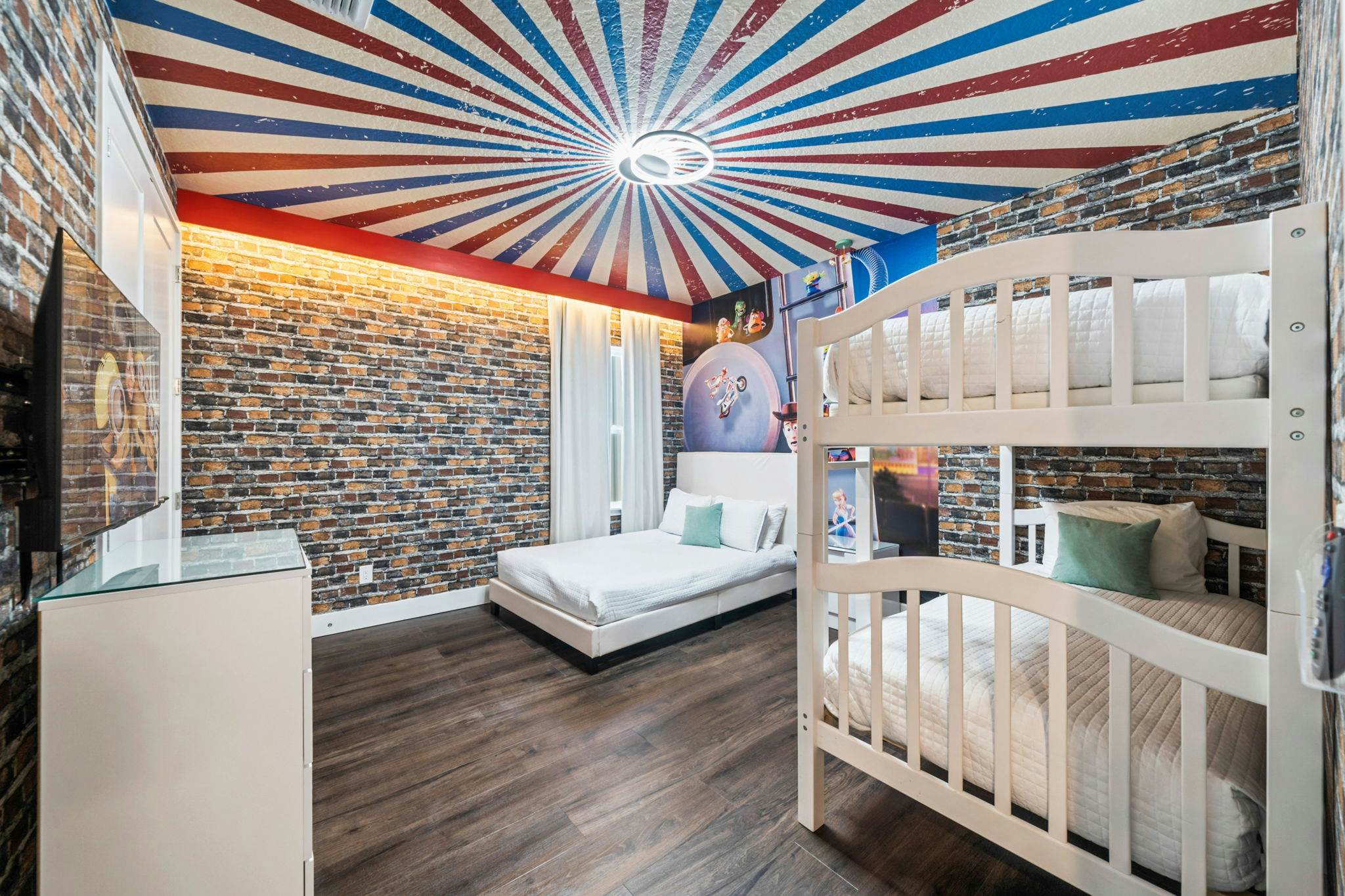 BD016E - The Tropical Bear's Den Oasis