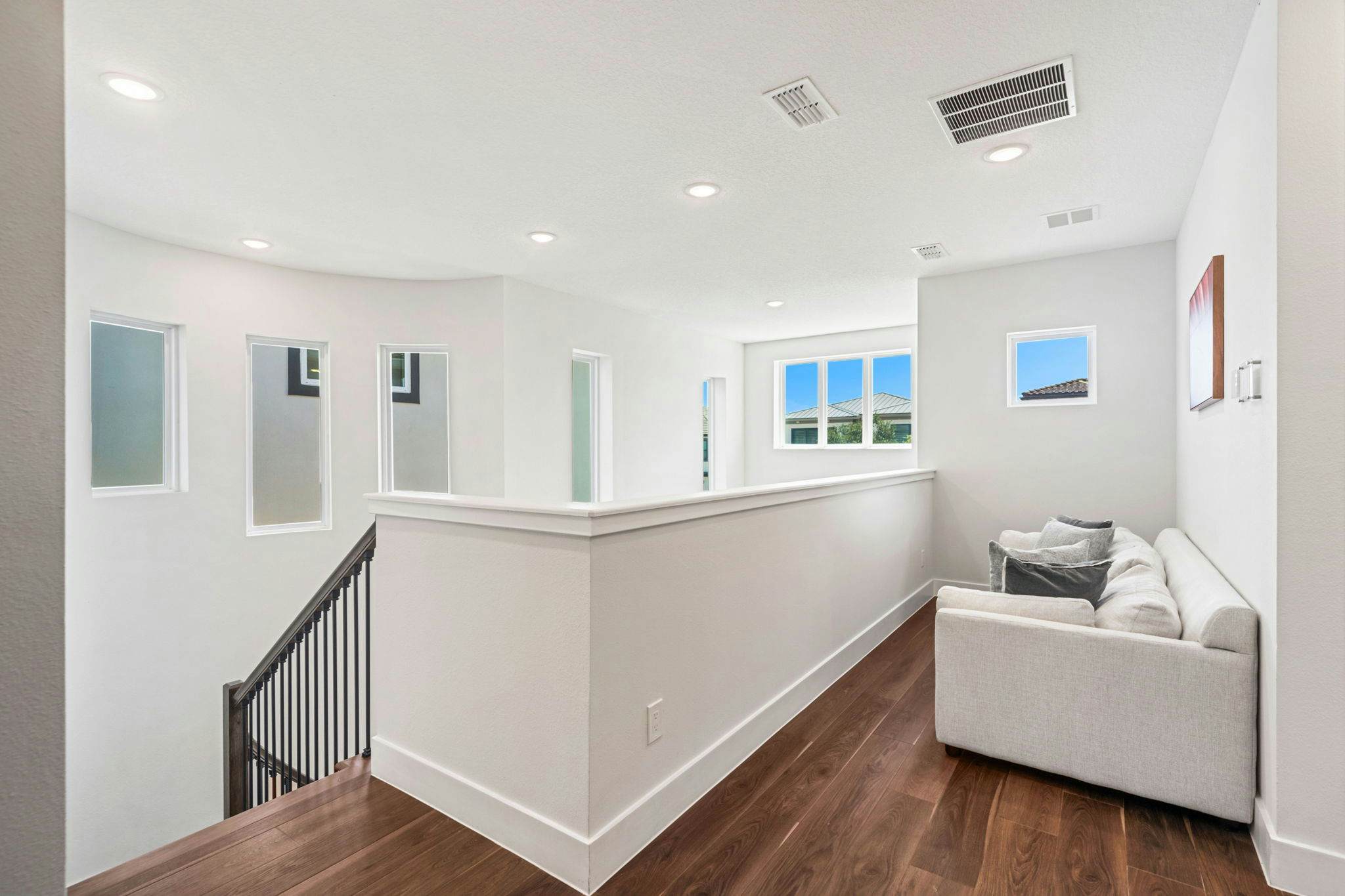 BD016E - The Tropical Bear's Den Oasis