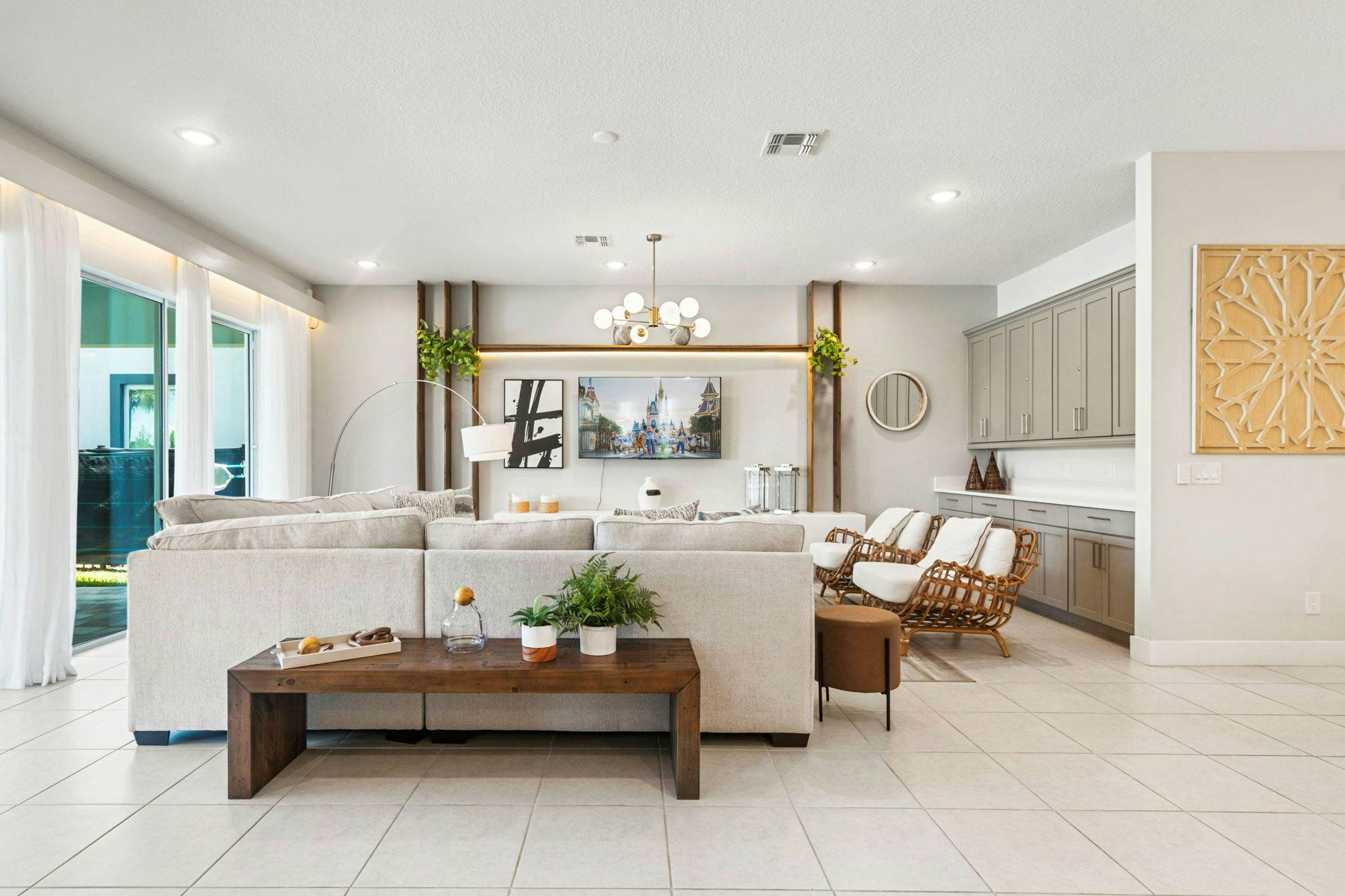 BD016E - The Tropical Bear's Den Oasis