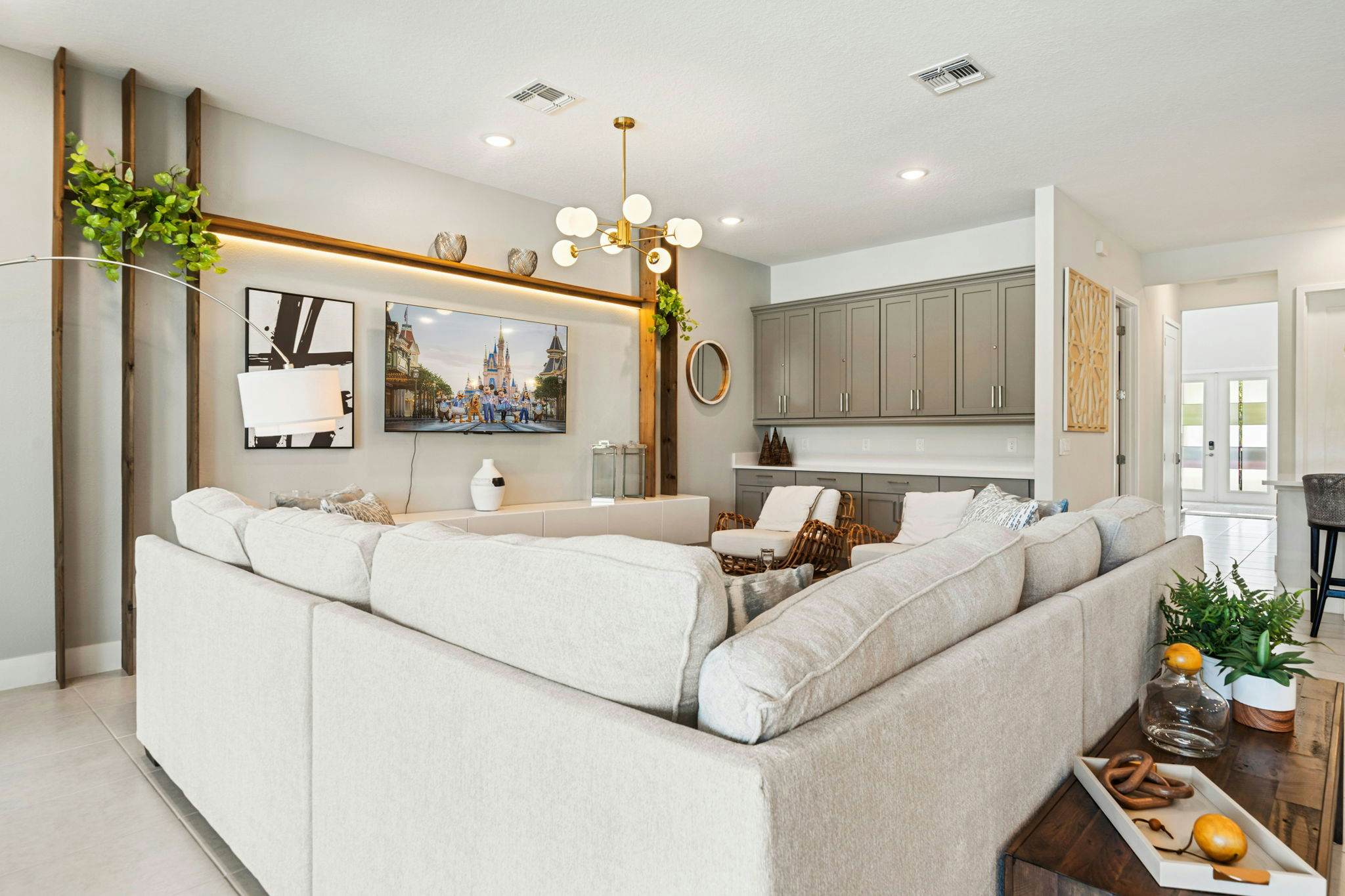 BD016E - The Tropical Bear's Den Oasis