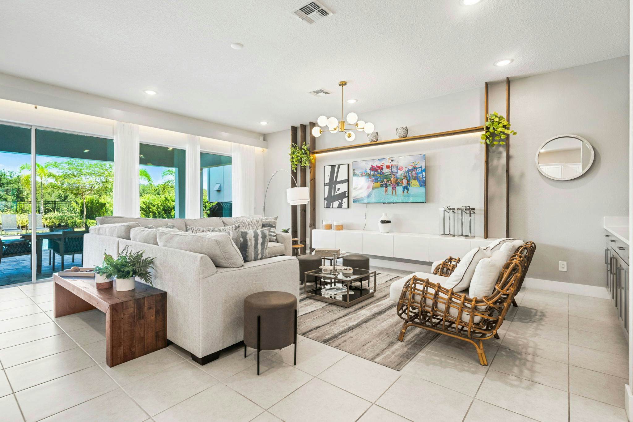 BD016E - The Tropical Bear's Den Oasis