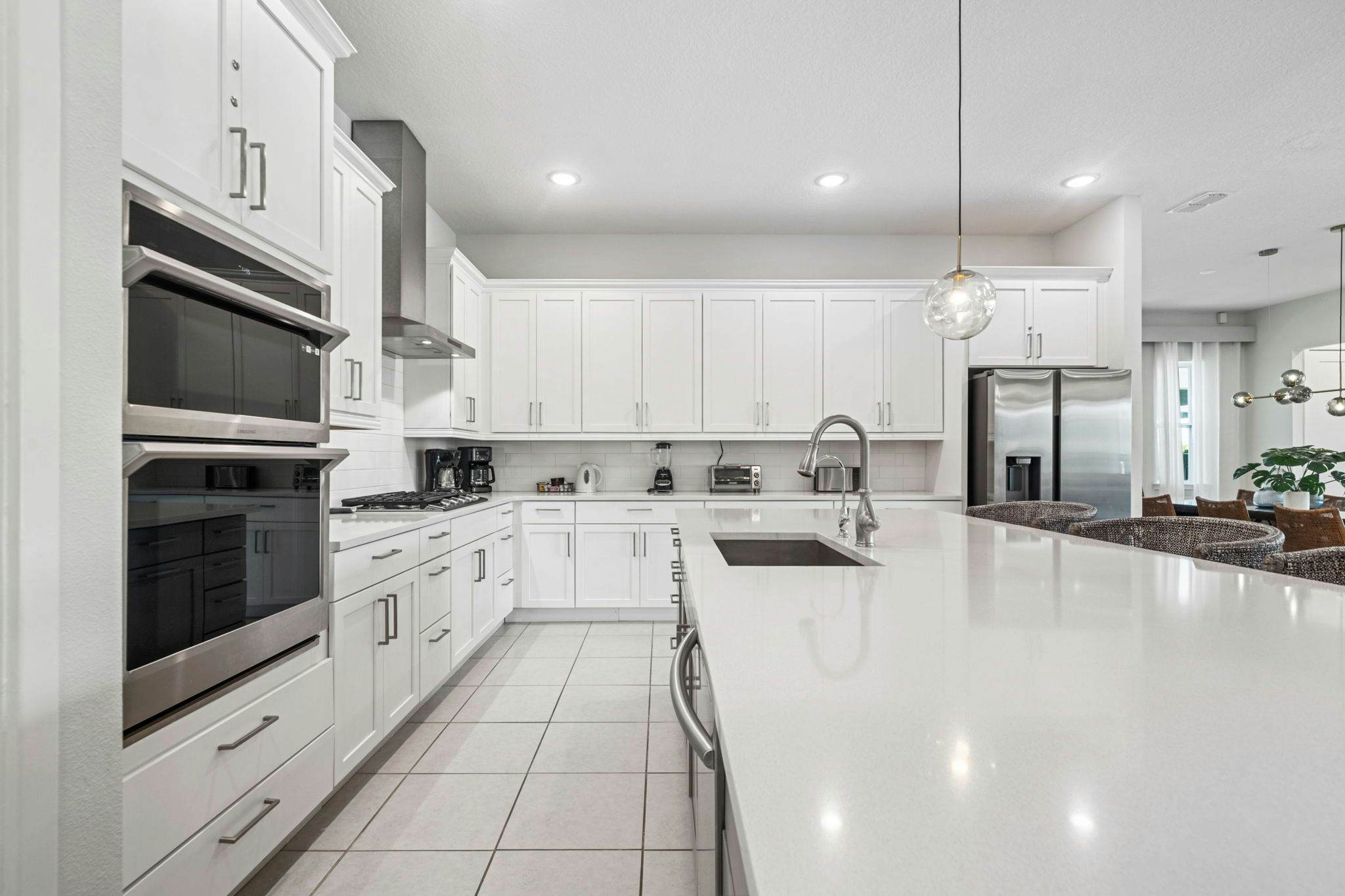 BD016E - The Tropical Bear's Den Oasis