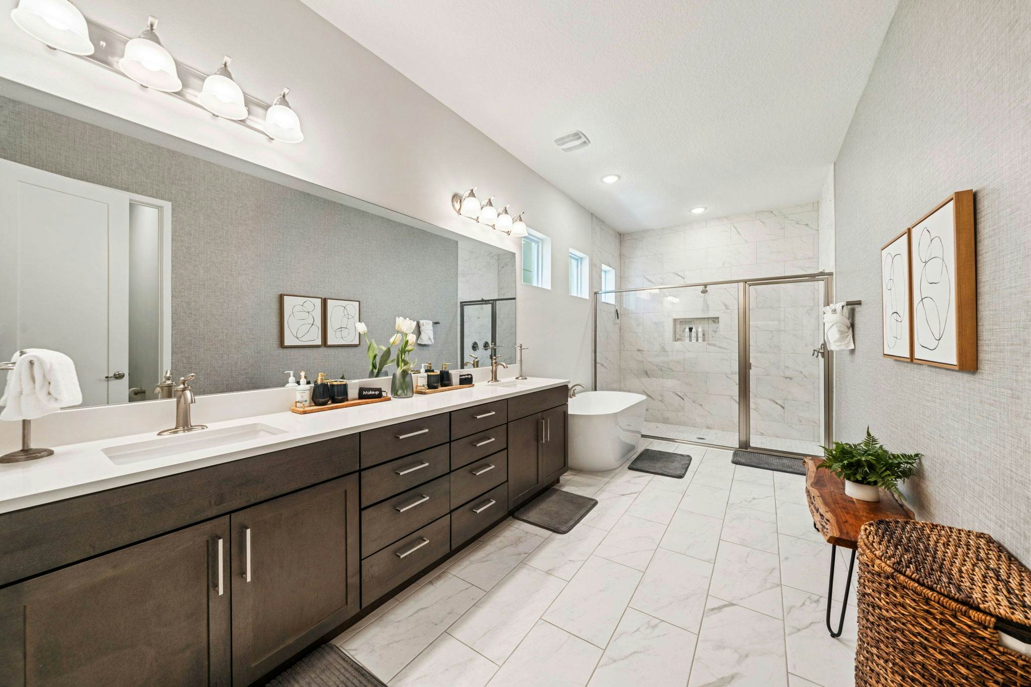 BD016E - The Tropical Bear's Den Oasis