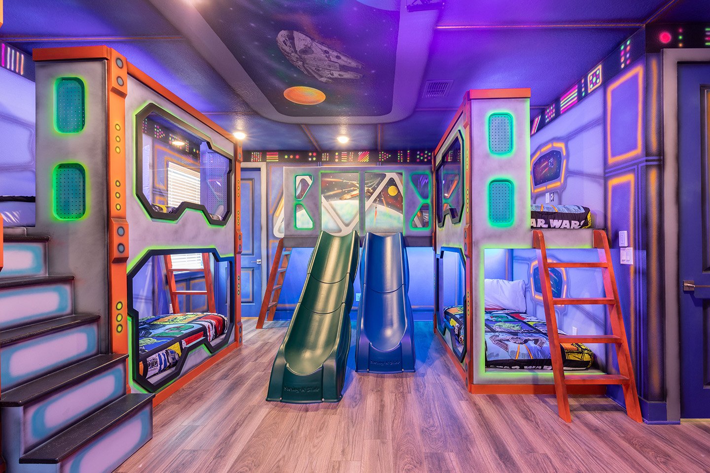 W451E - The Glamorous Getaway