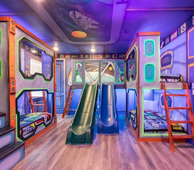 W451E - The Glamorous Getaway