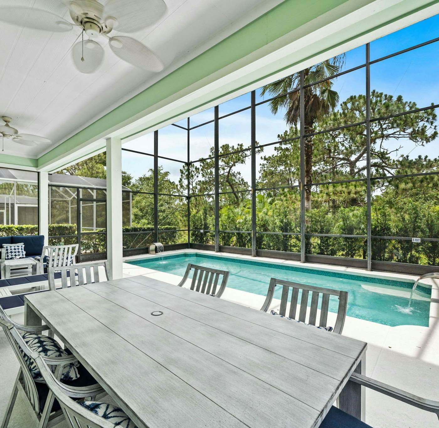 W479 - Modern Seaside Cottage