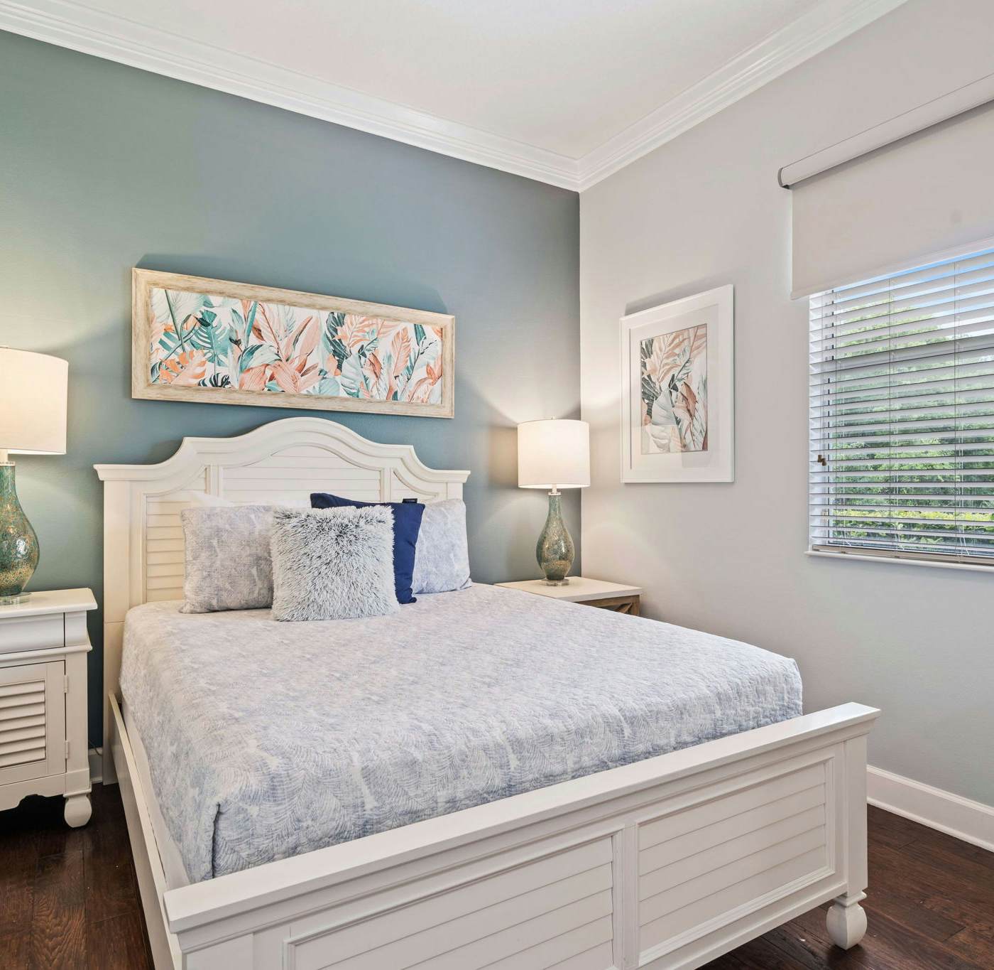 W479 - Modern Seaside Cottage