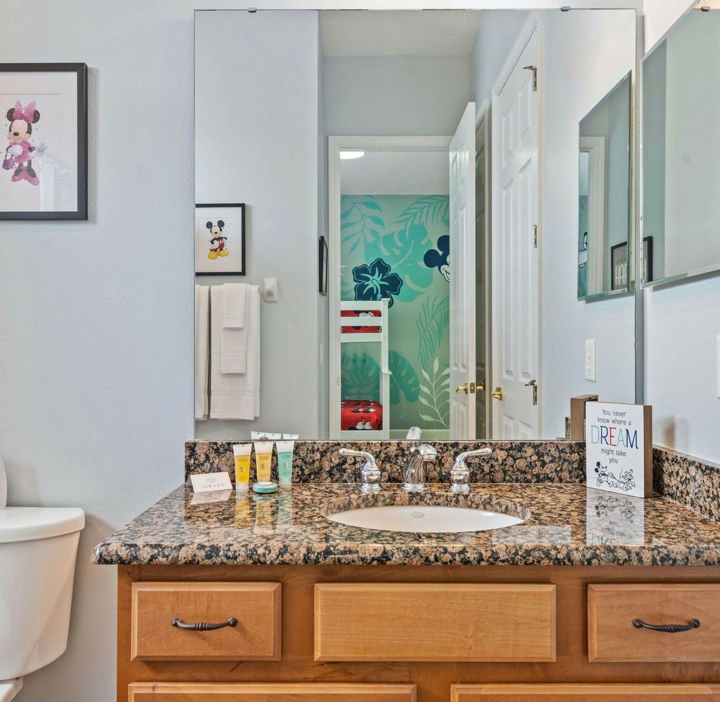 W479 - Modern Seaside Cottage