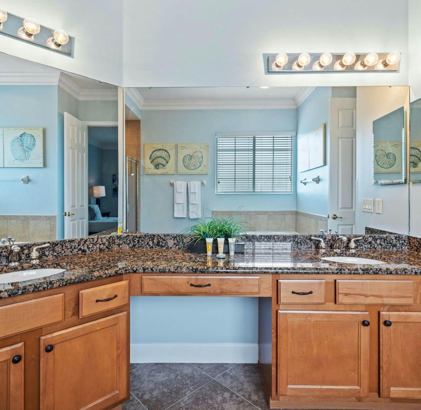 W479 - Modern Seaside Cottage