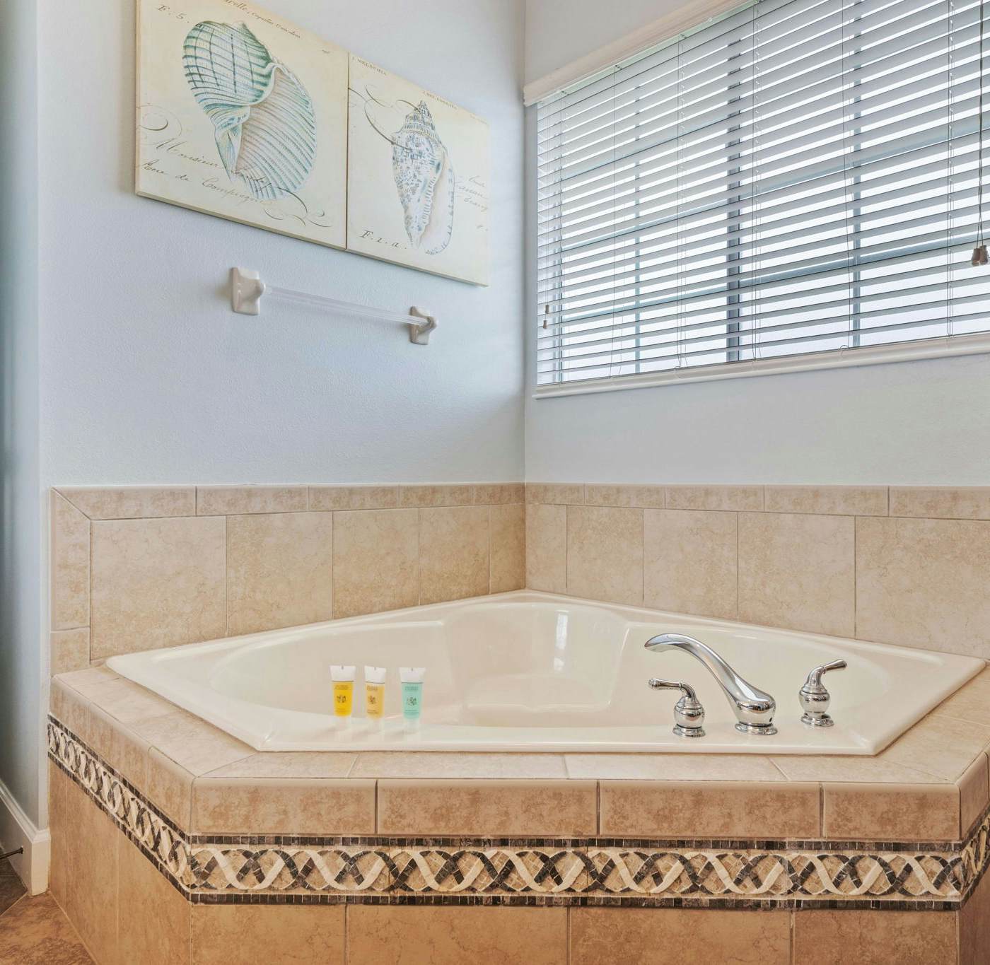 W479 - Modern Seaside Cottage