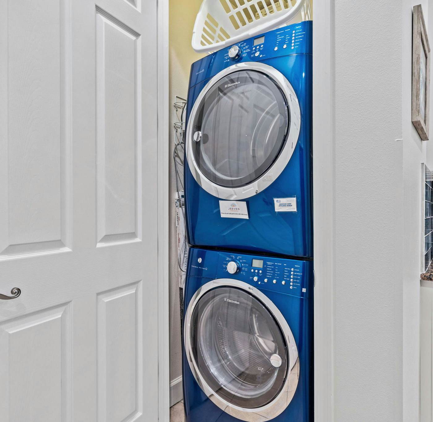 W479 - Modern Seaside Cottage