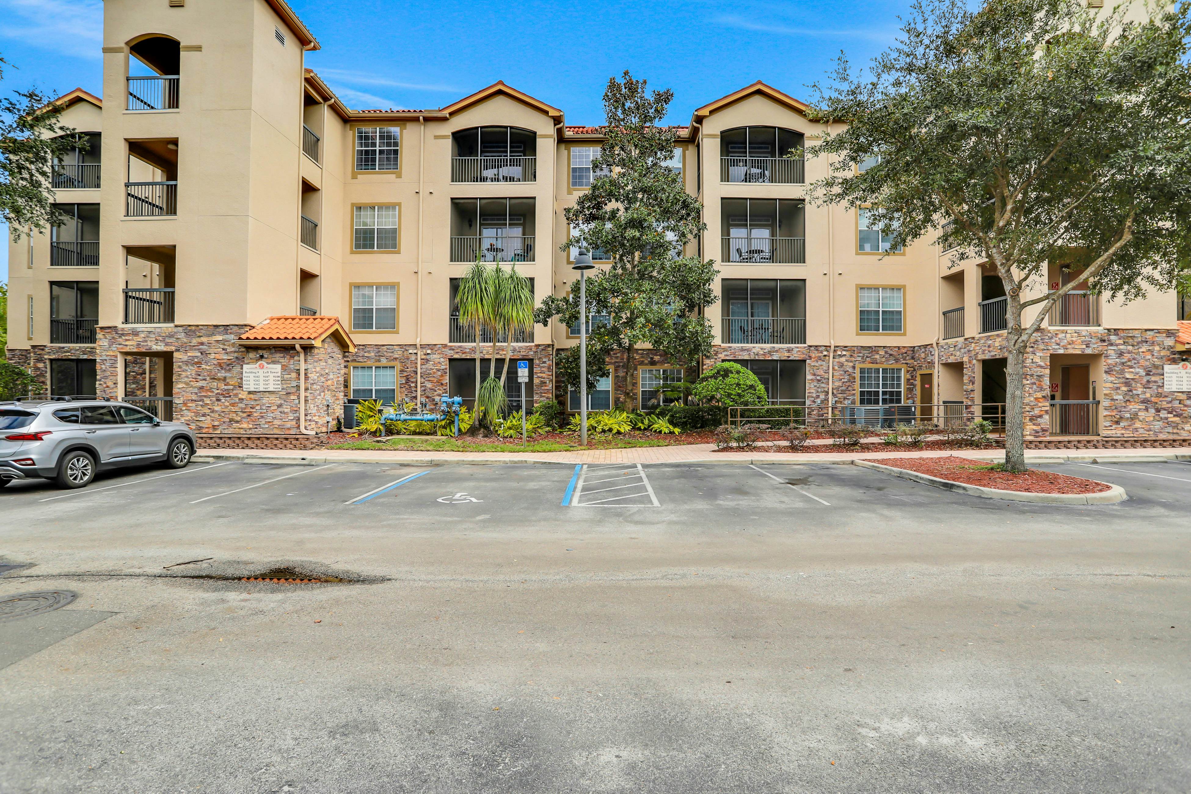 TUS101-1301-9308-3 - Tuscan Escape at Champions Gate