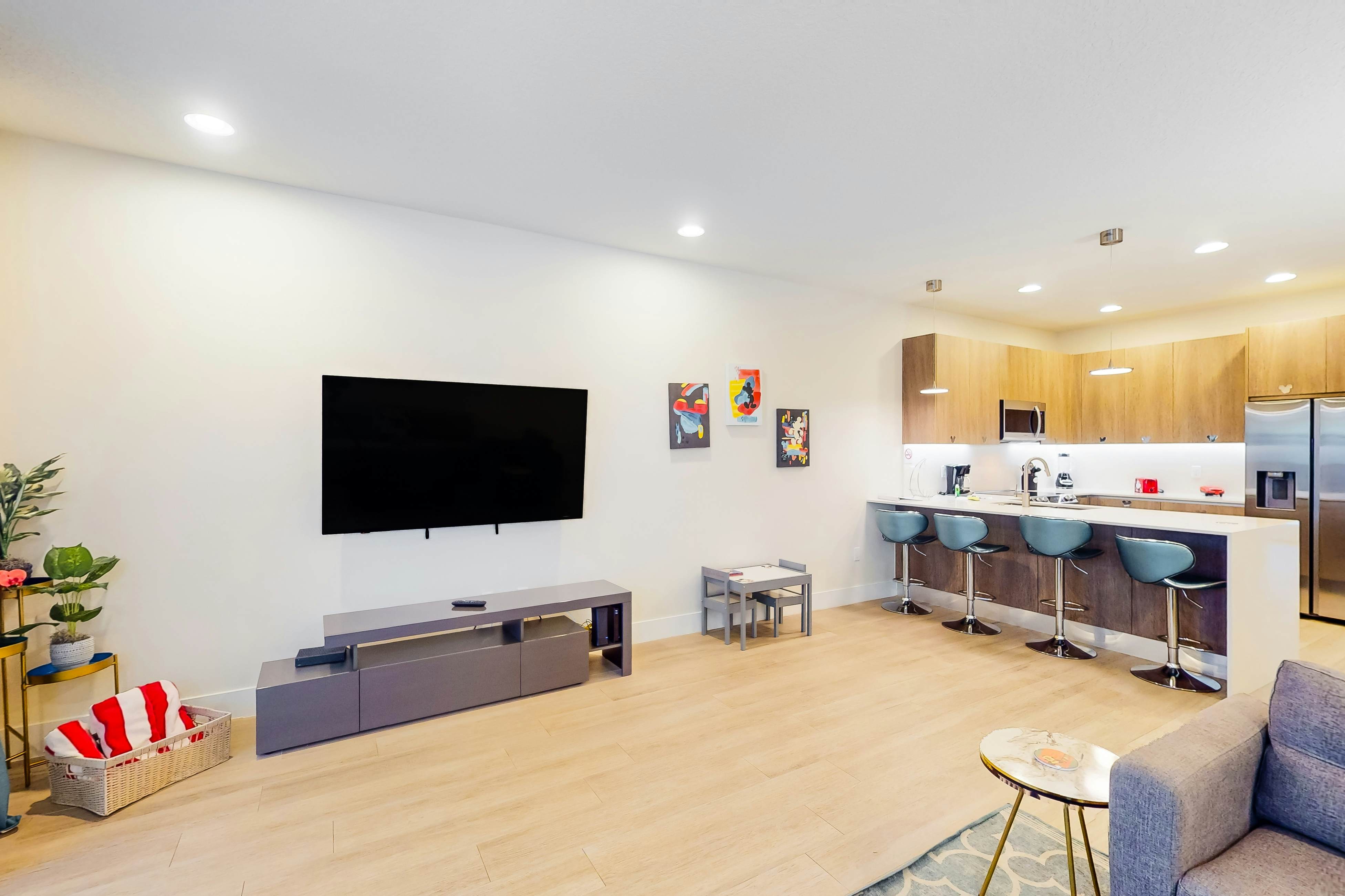 FCA107-17317-3-P - Mickey's Hidden Hideaway