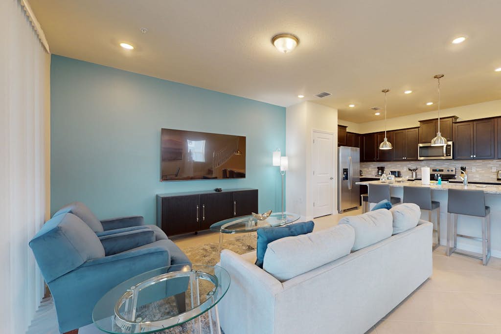 Contemporary townhouse w/ private pool and resort amenities, near attractions