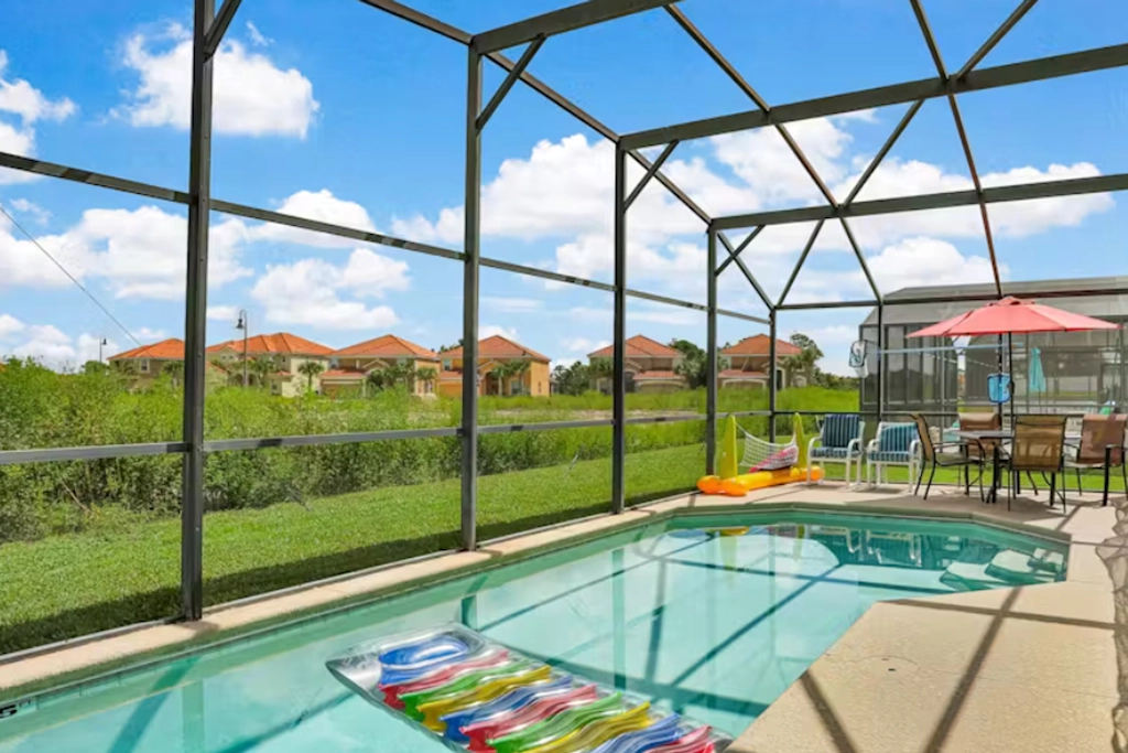 AVI101-316-5-P - 4BD Davenport Spacious Family Retreat