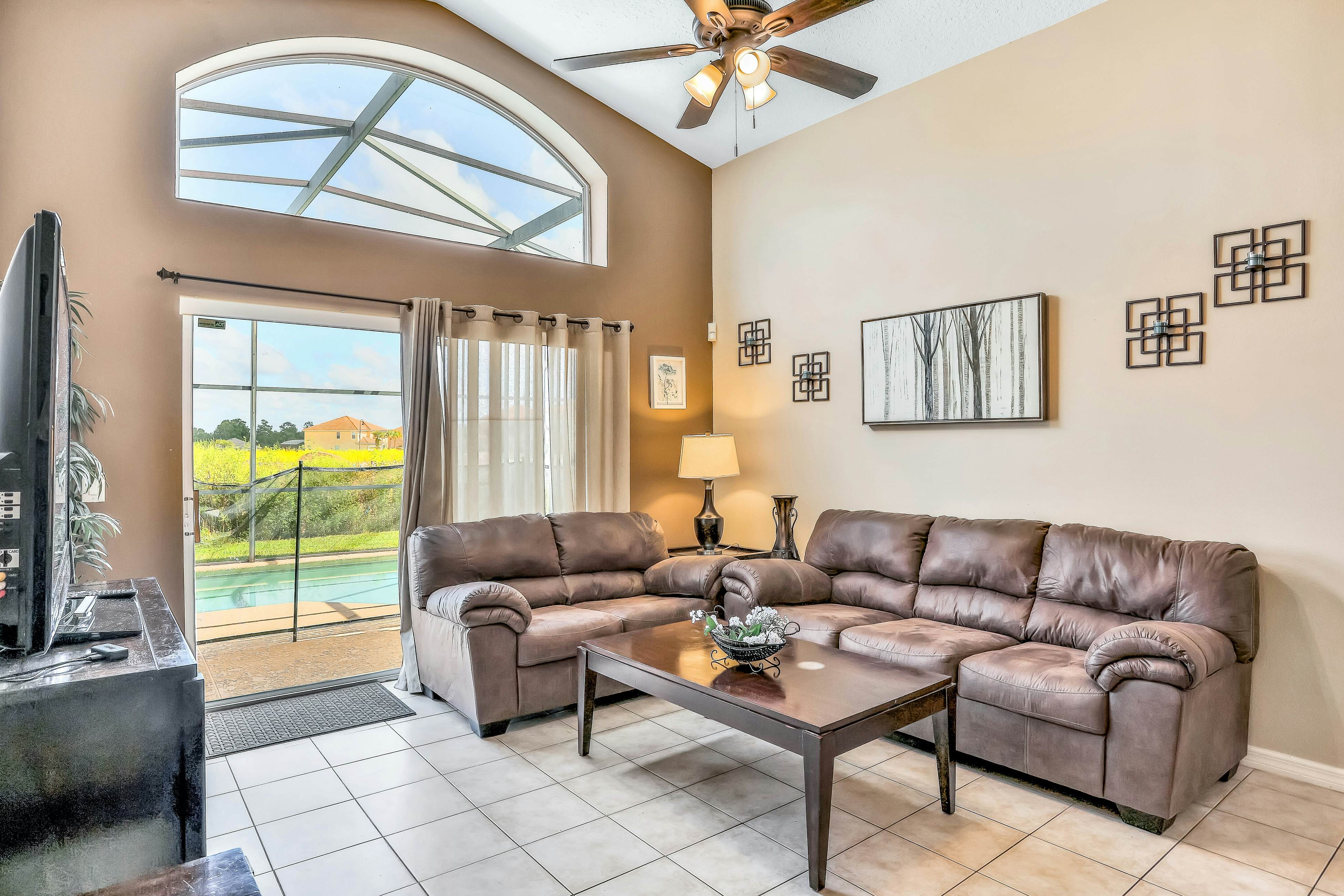 AVI101-316-5-P - 5BD Davenport Spacious Family Retreat