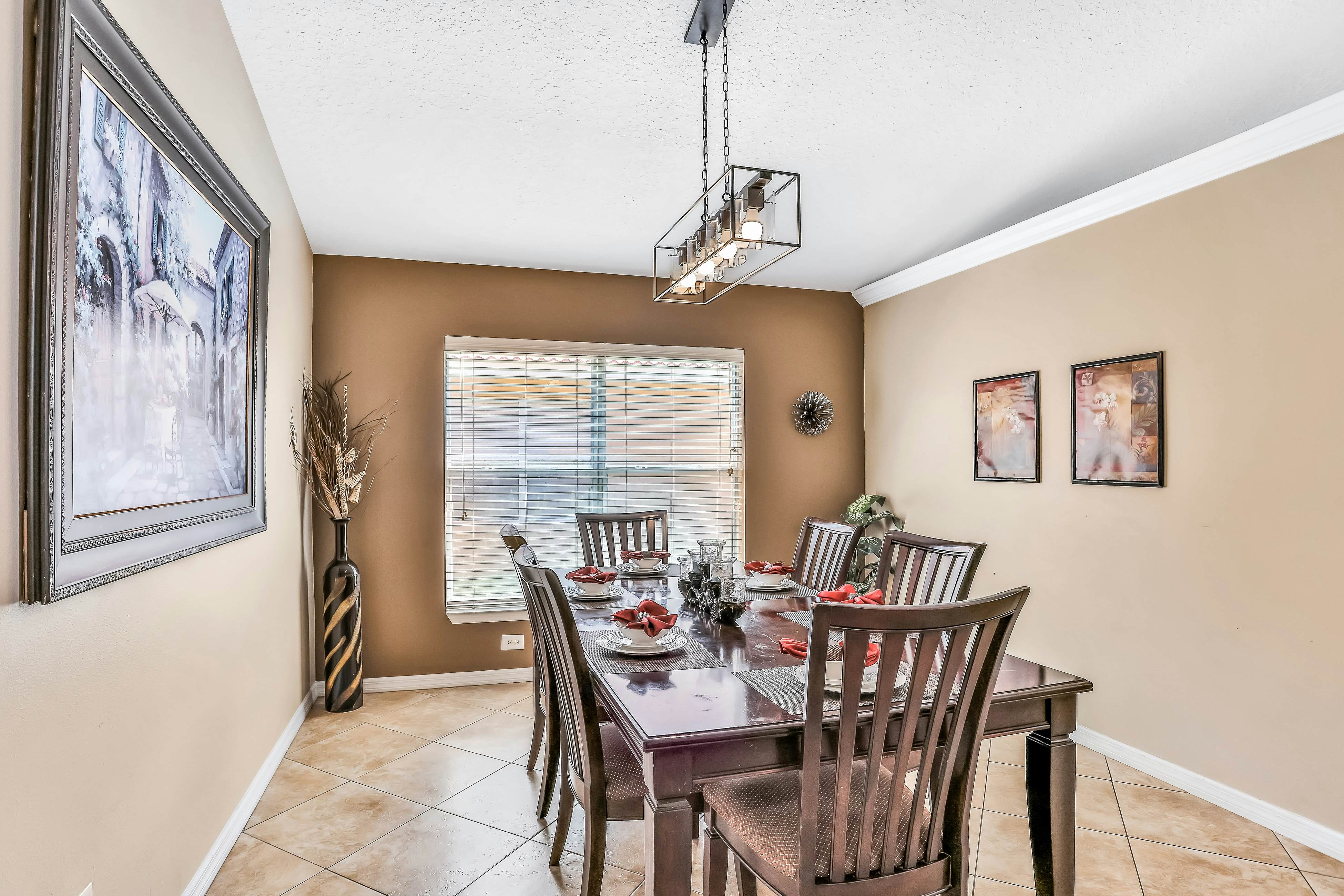 AVI101-316-5-P - 5BD Davenport Spacious Family Retreat