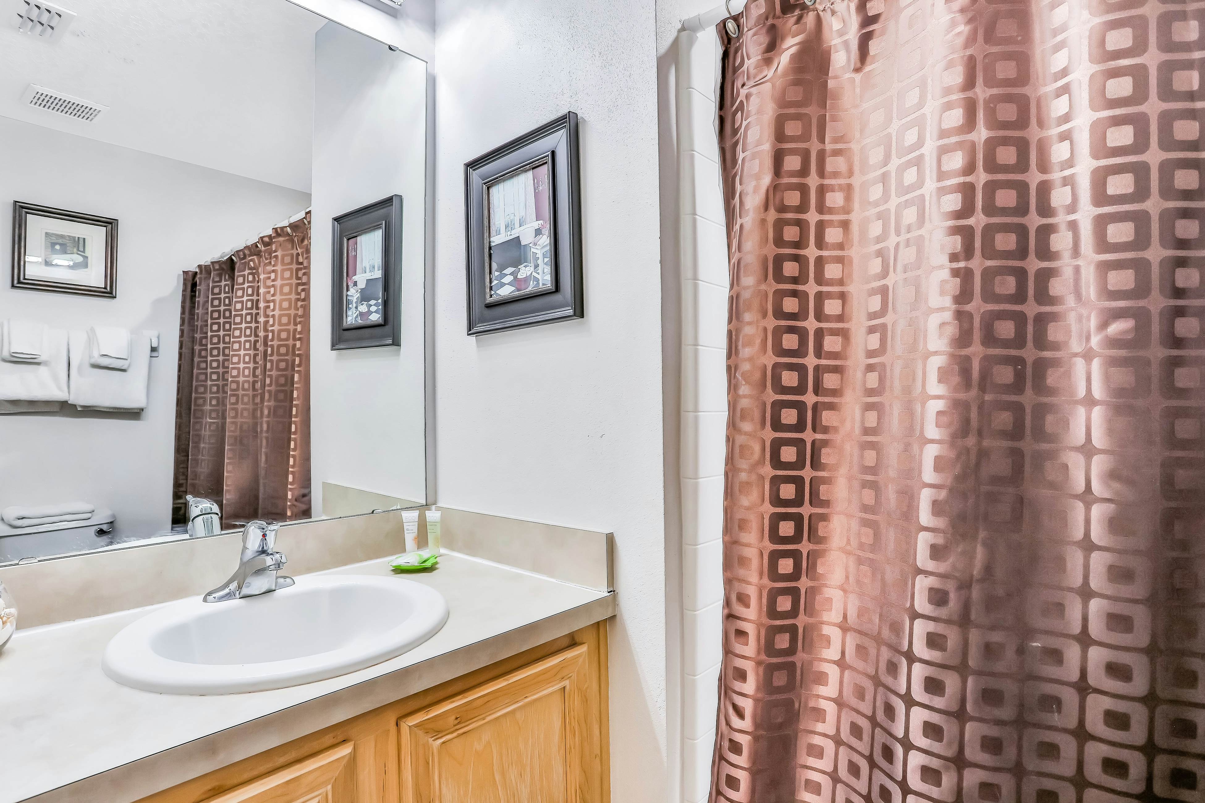 AVI101-316-5-P - 5BD Davenport Spacious Family Retreat